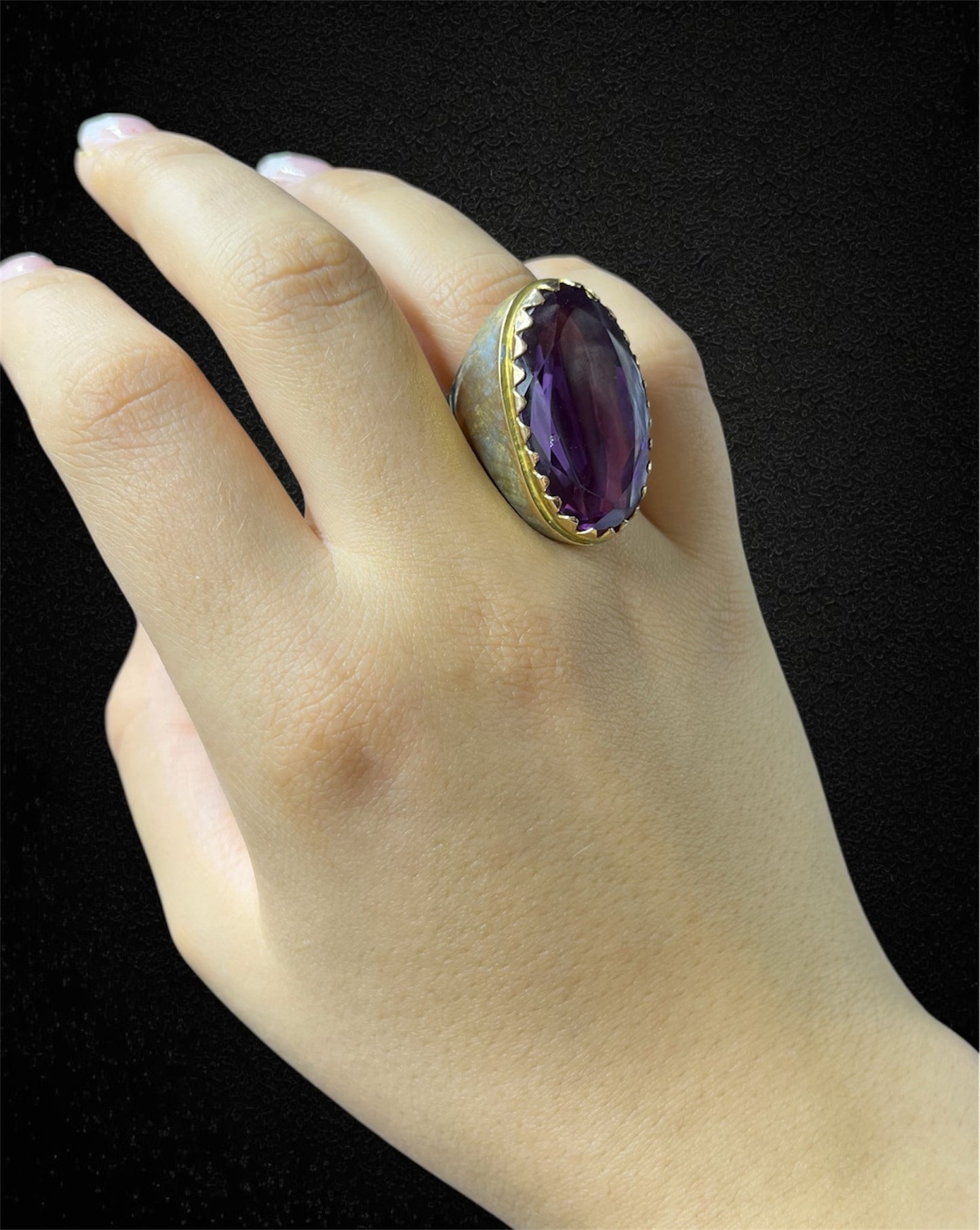 Anello maestoso con ametista di ca. 30 ct, anni '40
