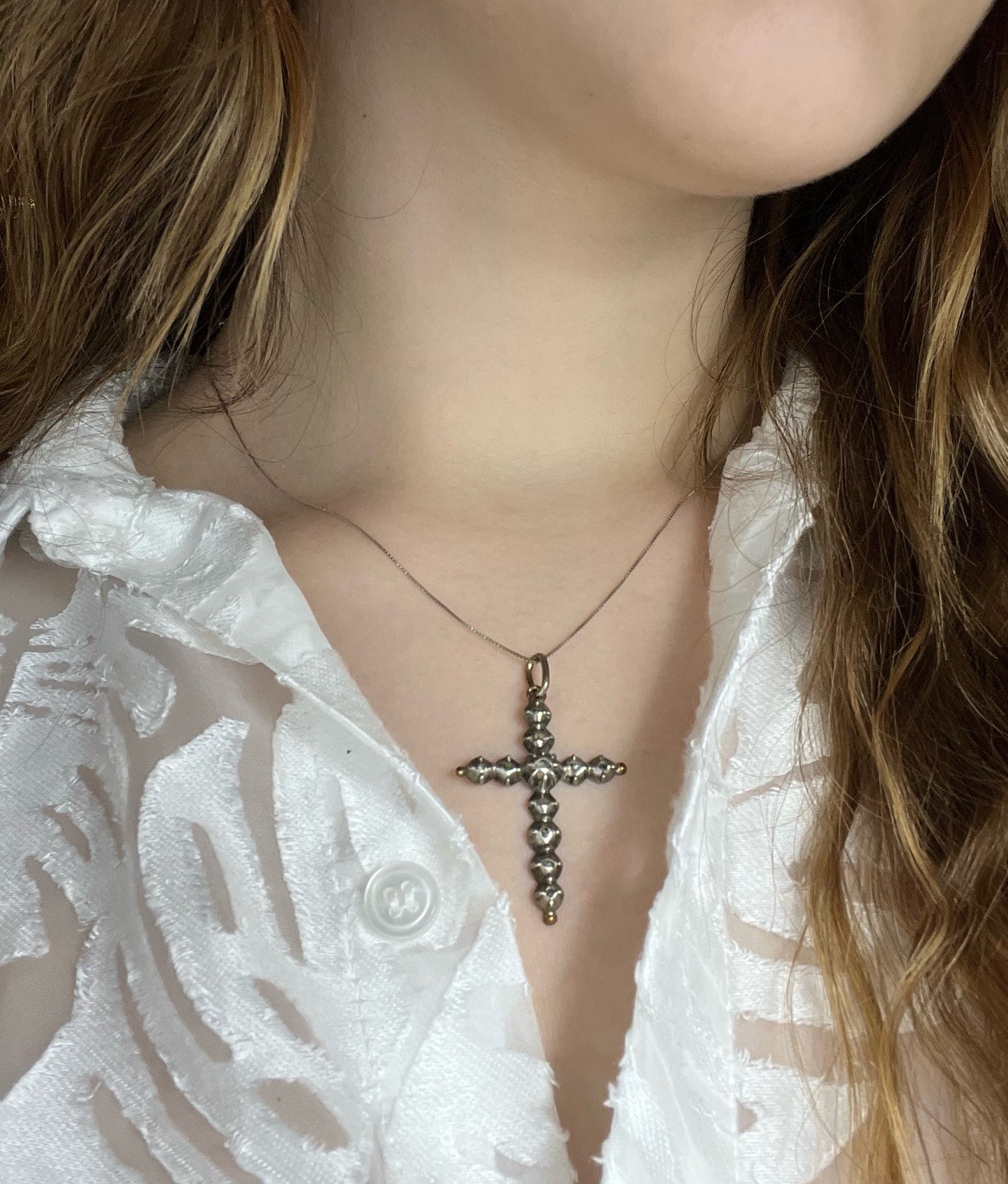 Croce di stile gotico con diamanti taglio a “rosa”, XVIII secolo.