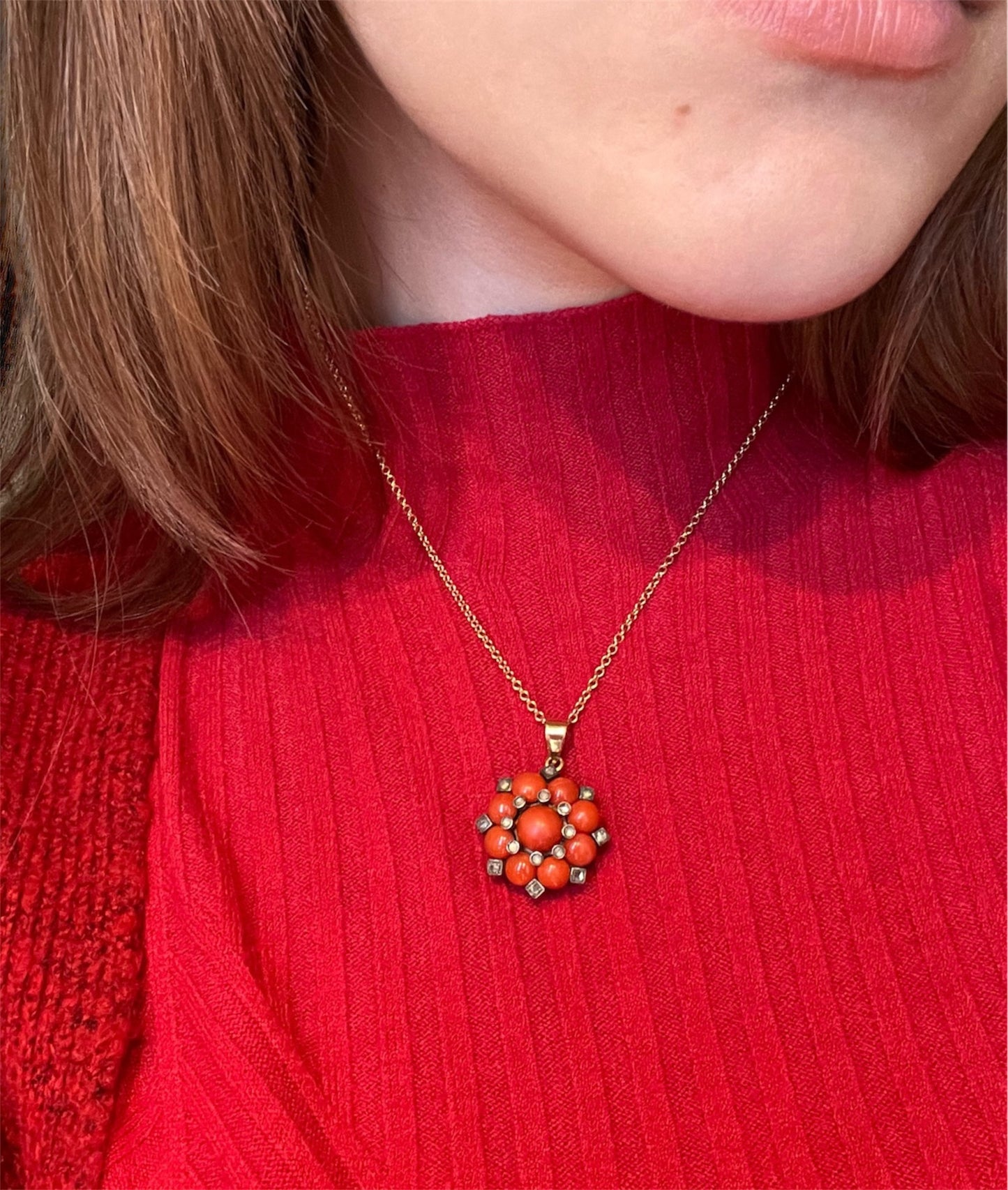 Ciondolo stellato corallo e diamanti