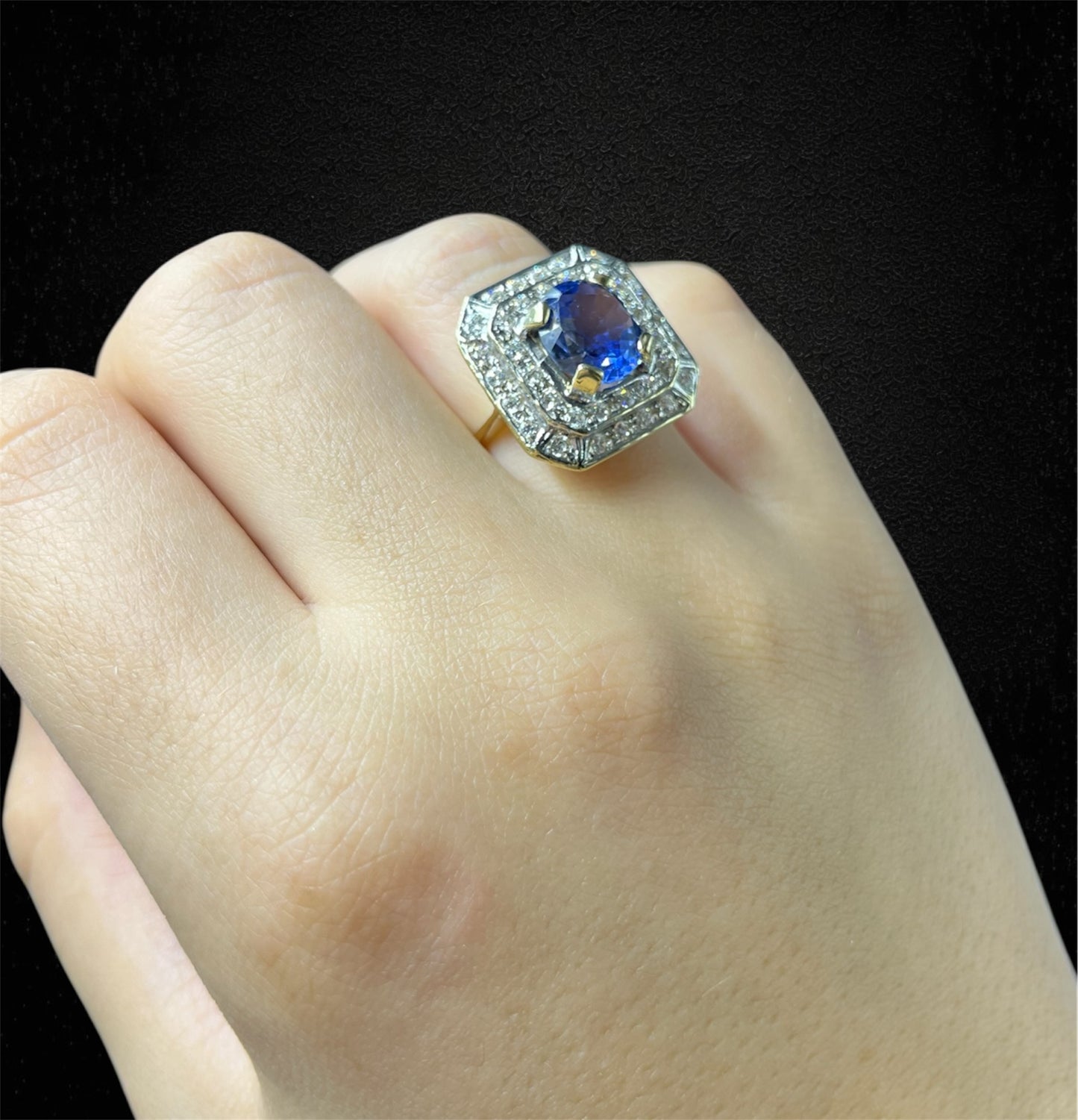 Anello ottagonale a gradini con zaffiro vermeil e diamanti – Italia, anni '80