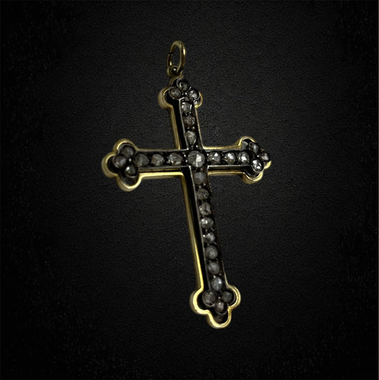 Croce pendente con diamanti