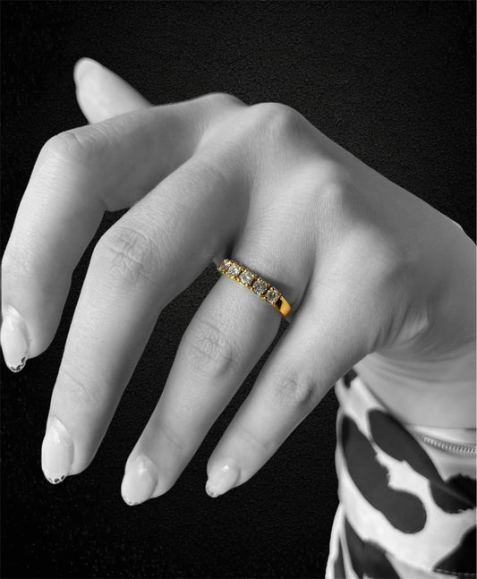 Anello riviere vintage in oro giallo con diamanti, produzione italiana anni '60