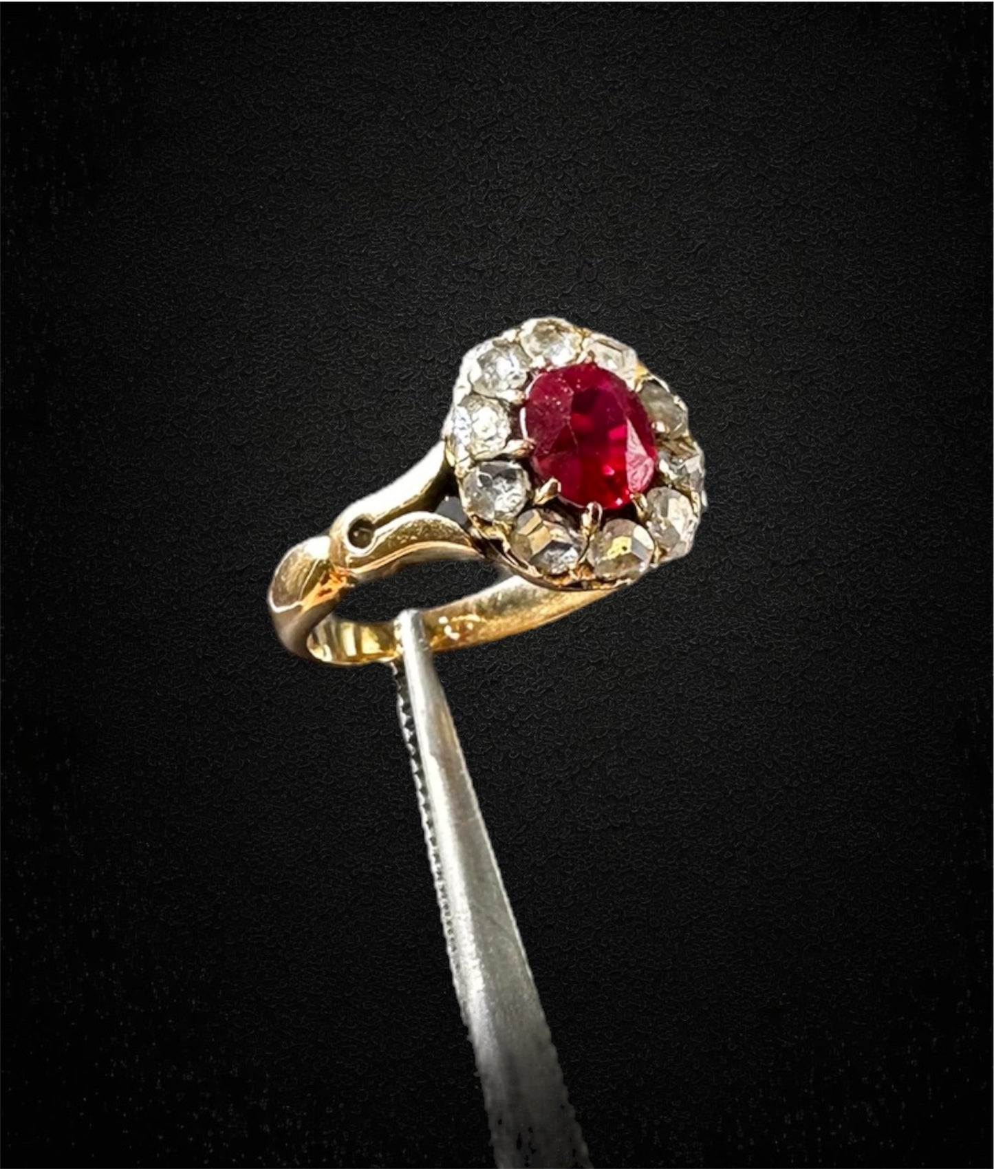 Anello Austro-Ungarico con Rubino e Diamanti