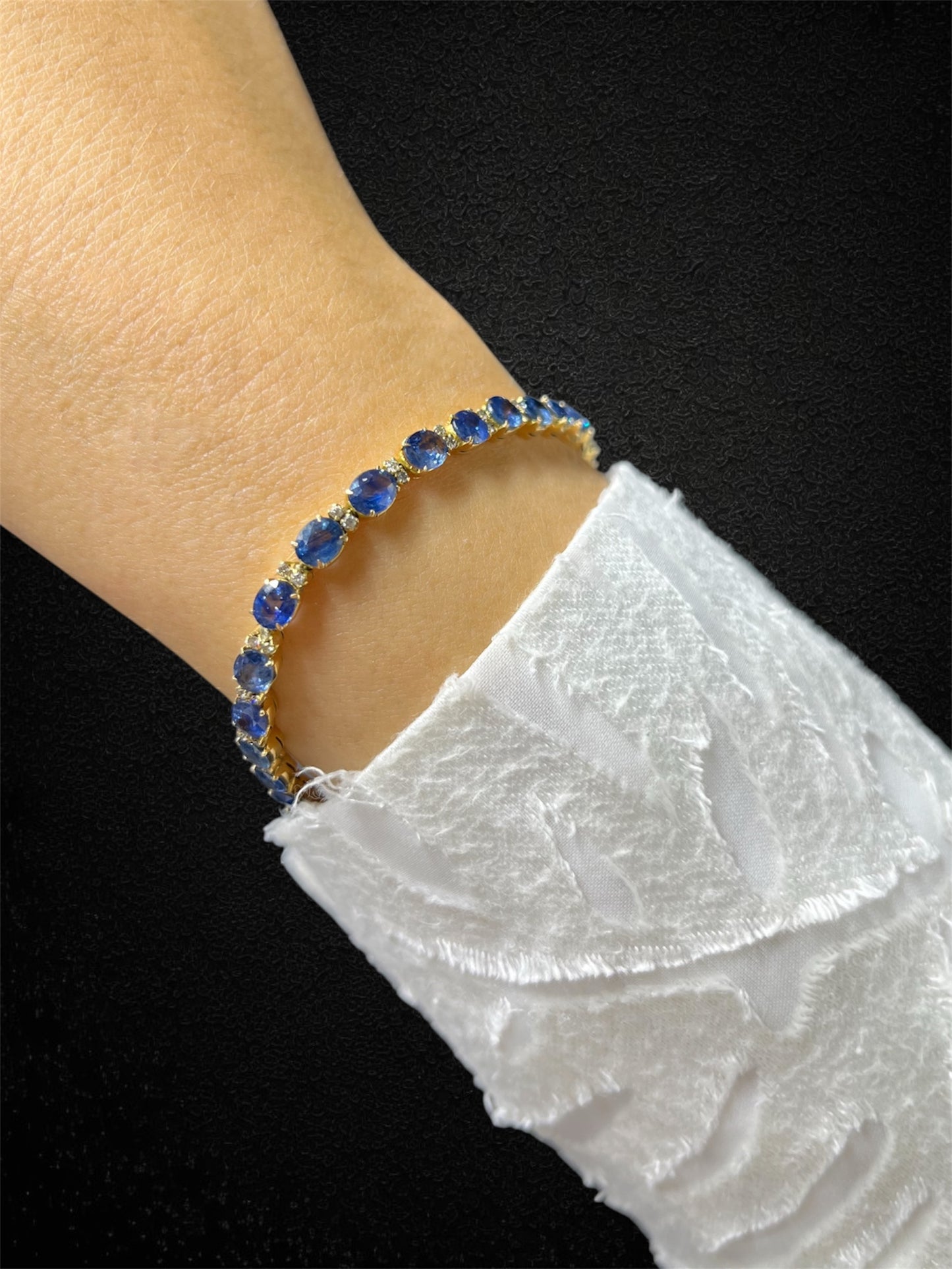 Bracciale tennis con zaffiri e diamanti