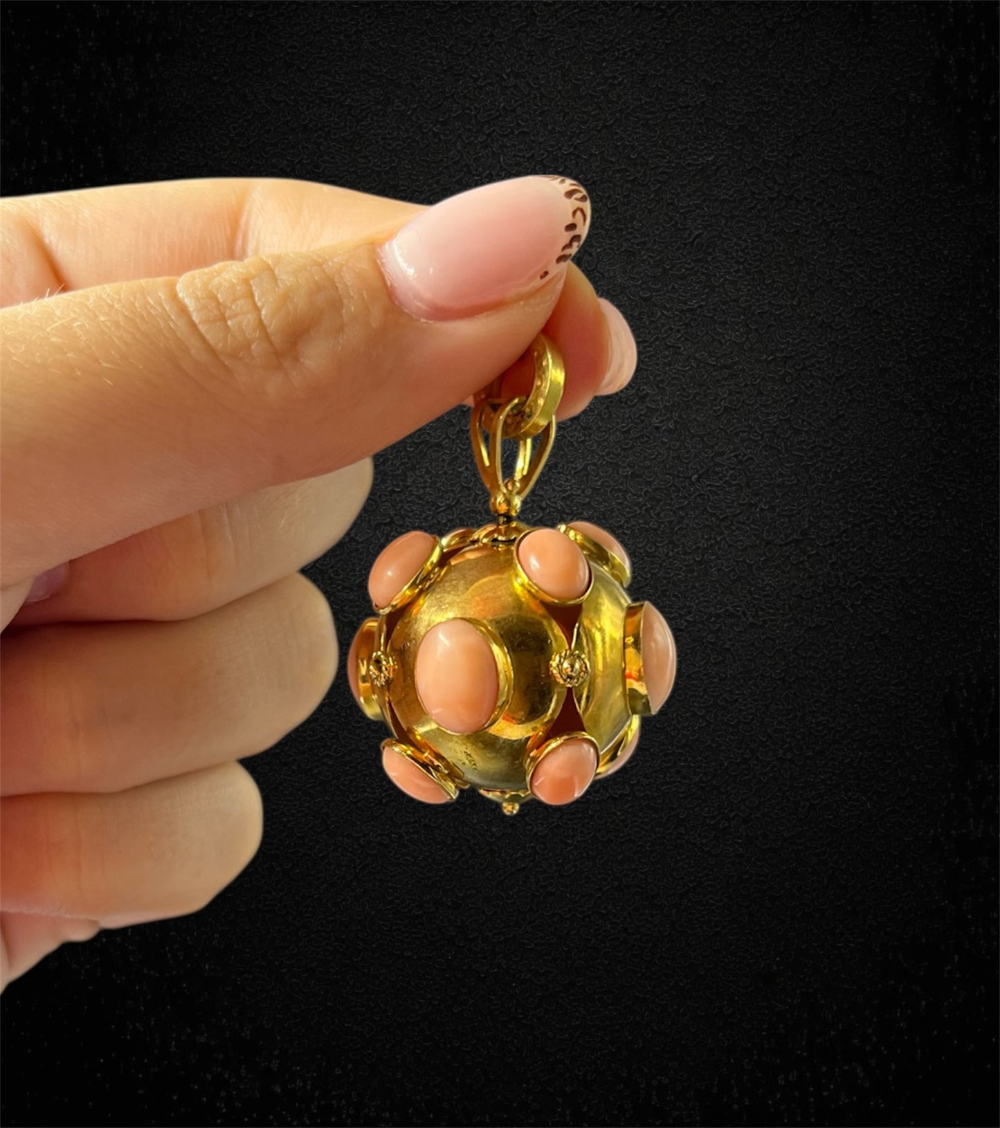 Ciondolo “mina” in oro giallo 18K con inserti in corallo rosa — Italia, anni ’60 (Copia)