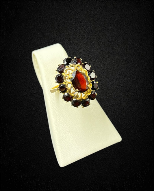 Maestoso Anello con Granato Piropo