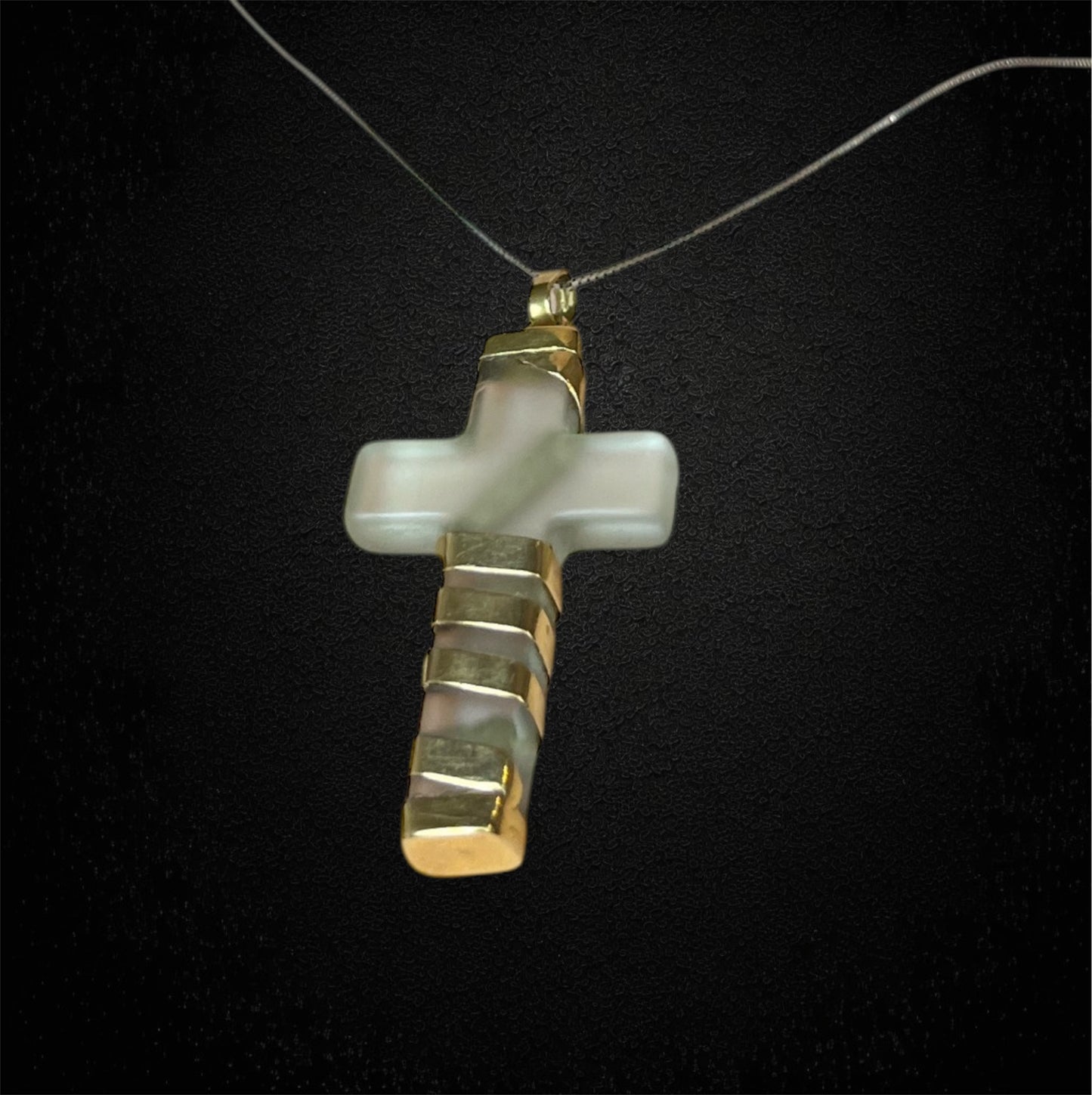 Croce pendente in cristallo di rocca e oro