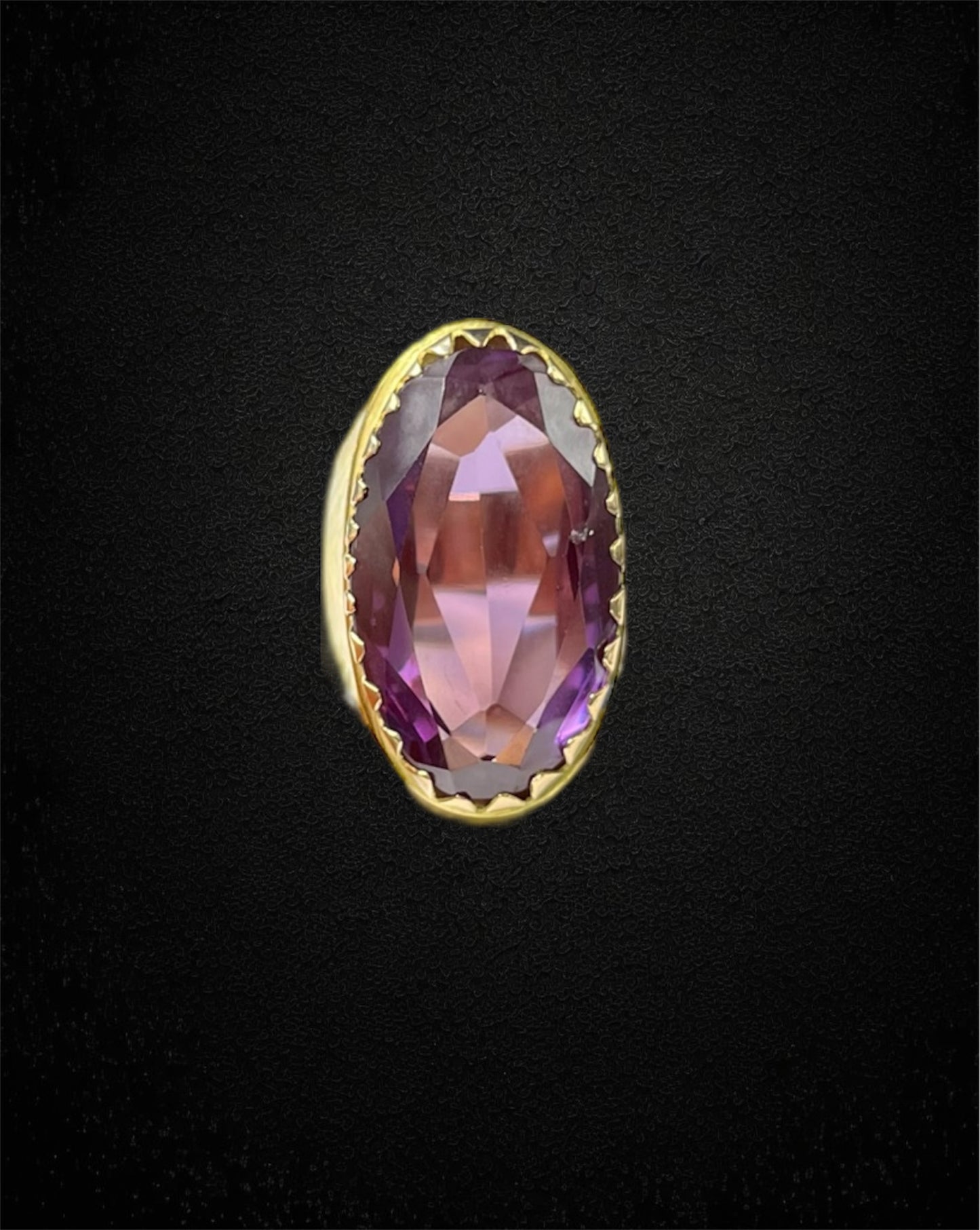 Anello maestoso con ametista di ca. 30 ct, anni '40