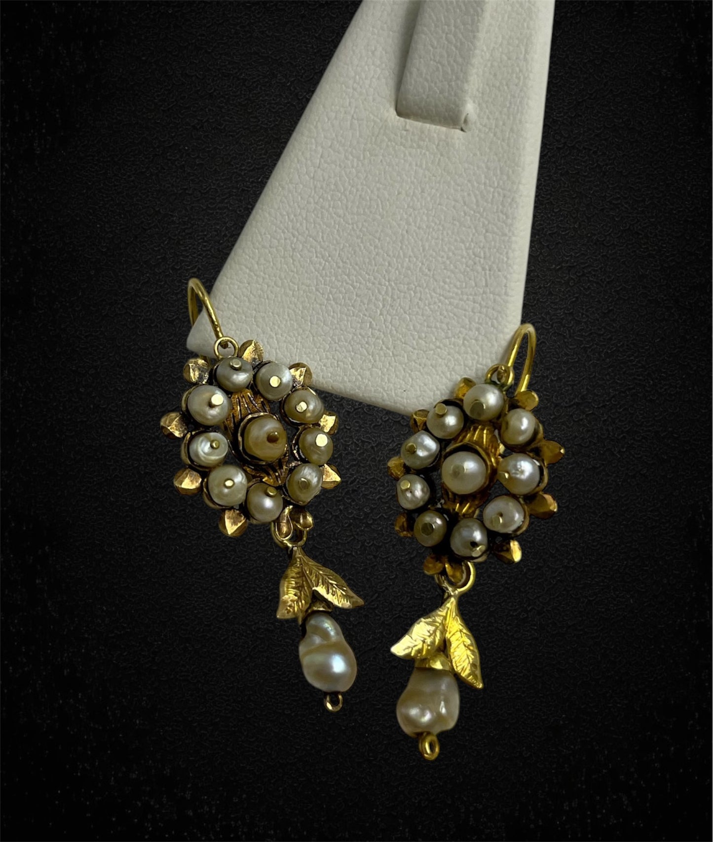 Orecchini dalmati con perle naturali, XIX secolo