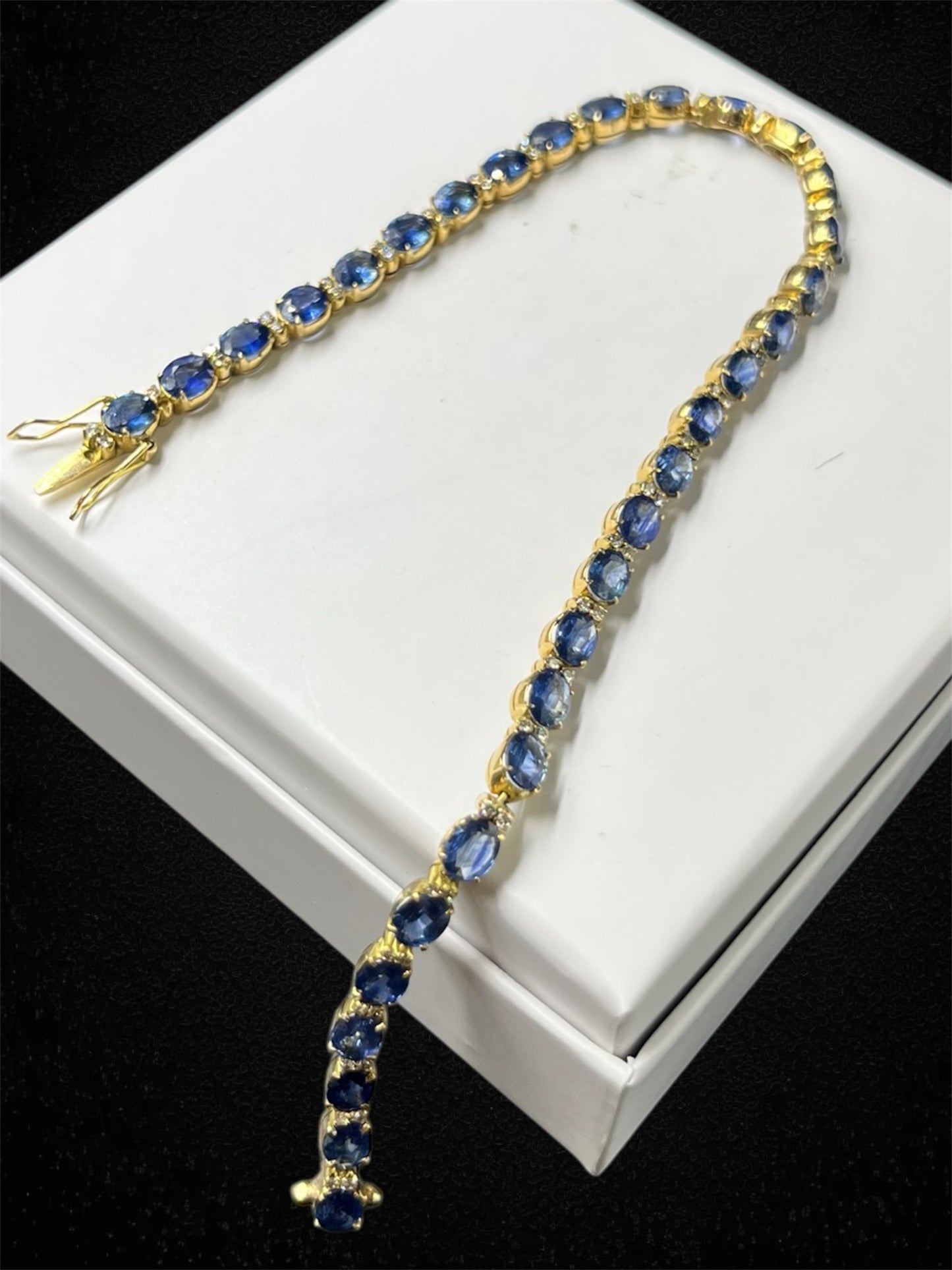 Bracciale tennis con zaffiri e diamanti