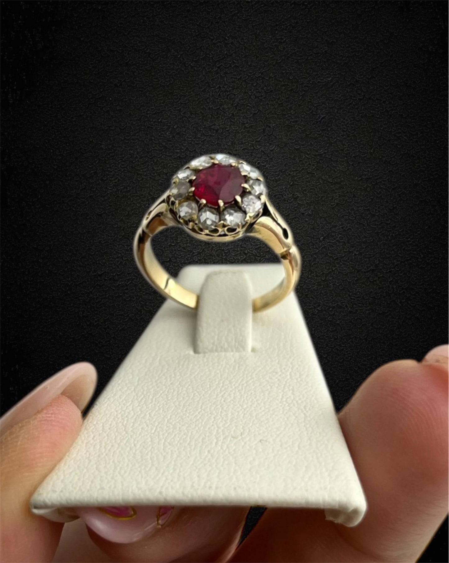 Anello Austro-Ungarico tardo Ottocento con rubino e diamanti