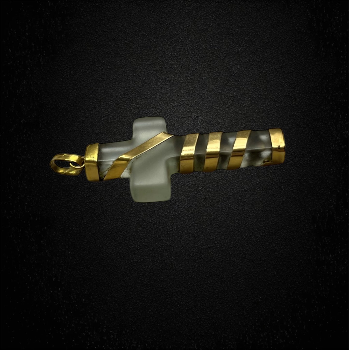 Croce pendente in cristallo di rocca e oro