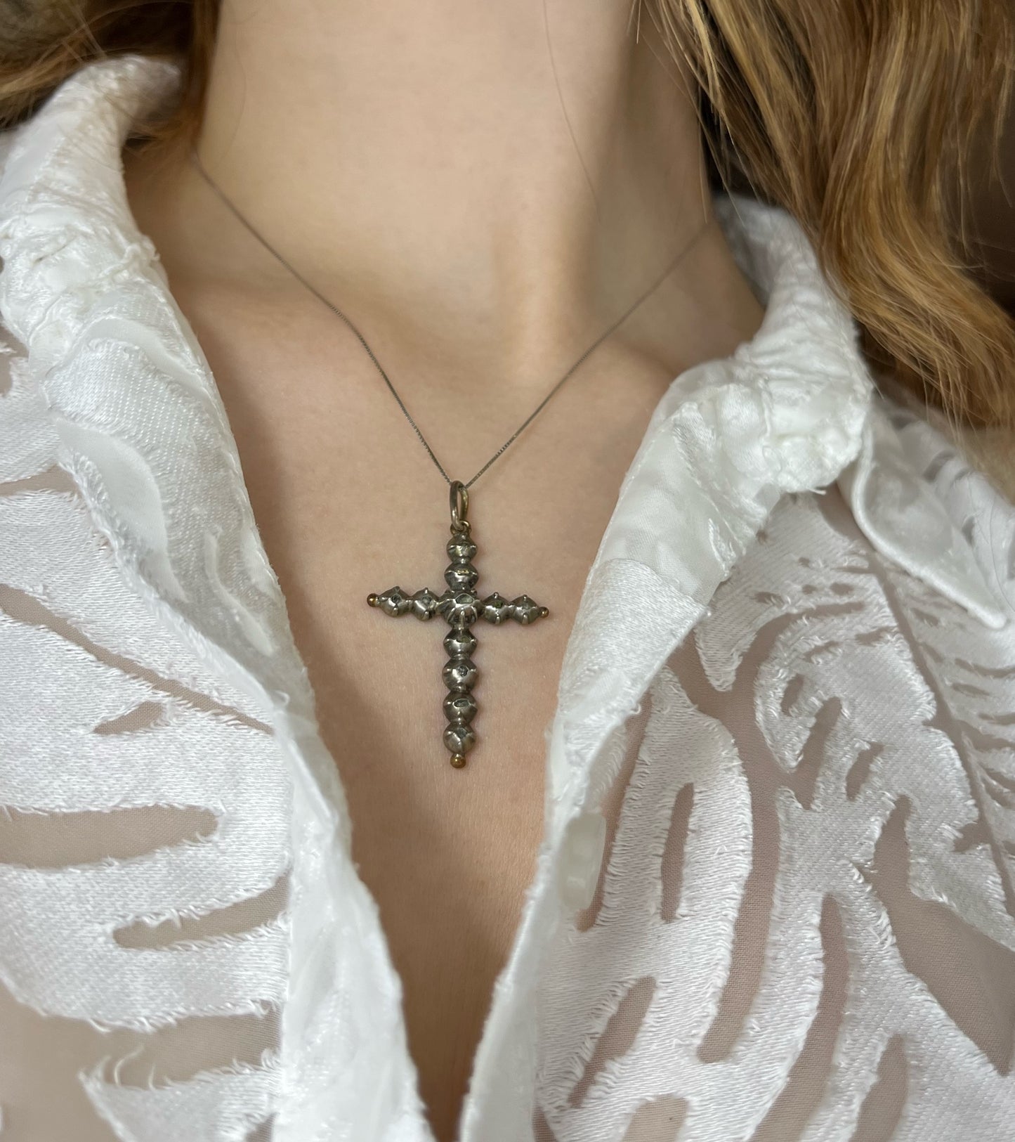 Croce di stile gotico con diamanti taglio a “rosa”, XVIII secolo.