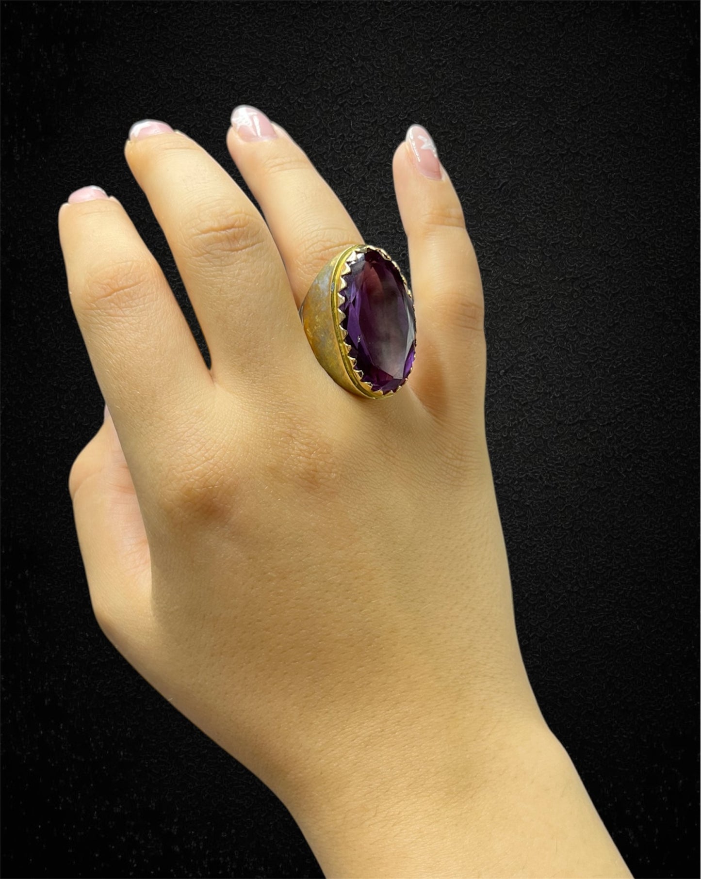 Anello maestoso con ametista di ca. 30 ct, anni '40