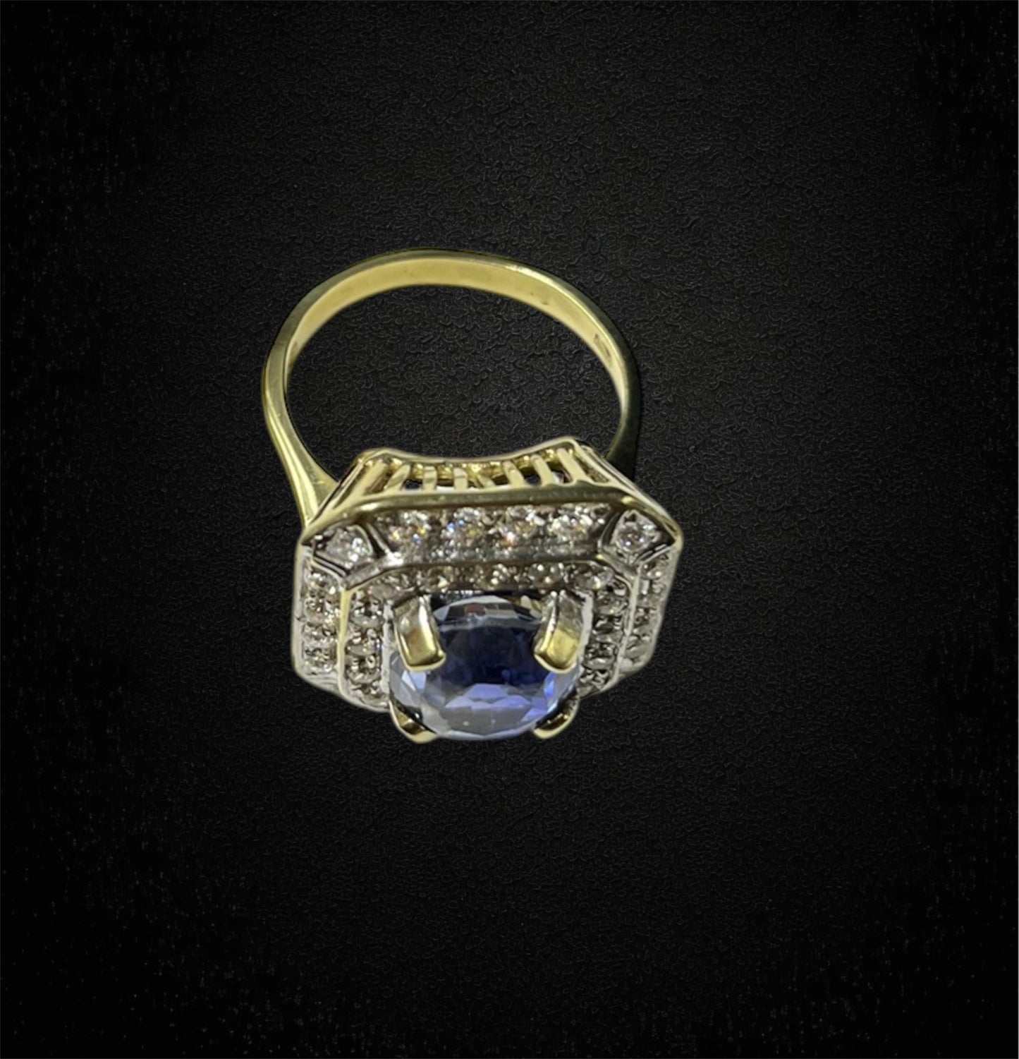 Anello ottagonale a gradini con zaffiro vermeil e diamanti – Italia, anni '80