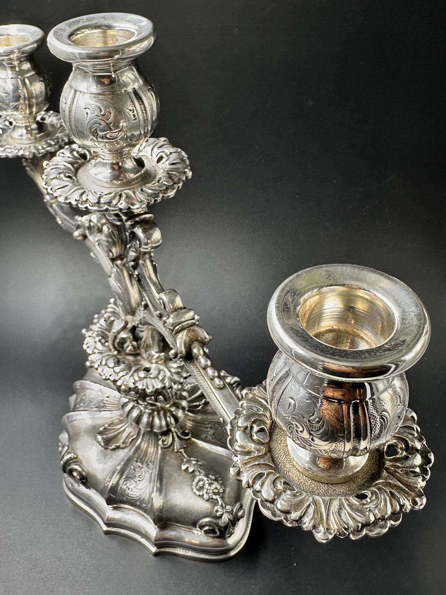 Candelabro in argento a tre braccia – VALLE' & GANDINI, Milano