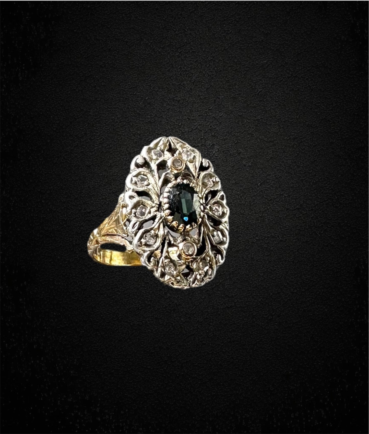 Anello in Stile Barocco con Peridot e Diamanti