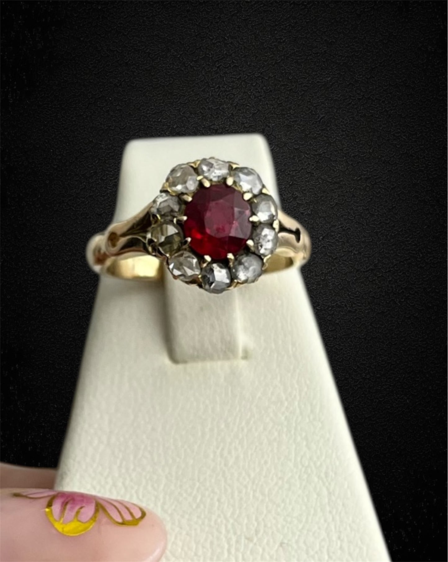 Anello Austro-Ungarico tardo Ottocento con rubino e diamanti