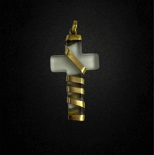 Croce pendente in cristallo di rocca e oro