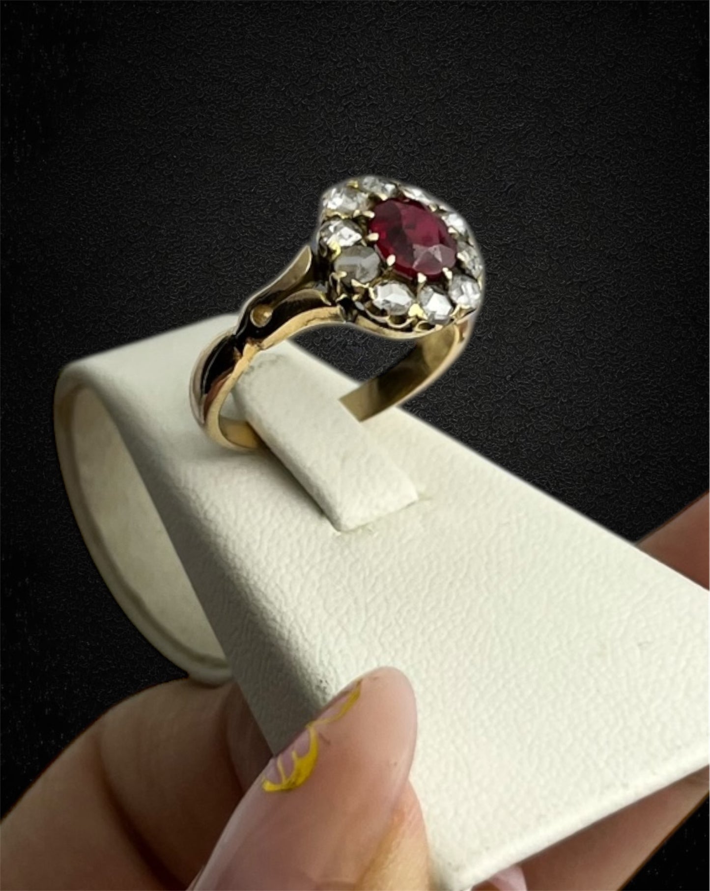 Anello Austro-Ungarico tardo Ottocento con rubino e diamanti