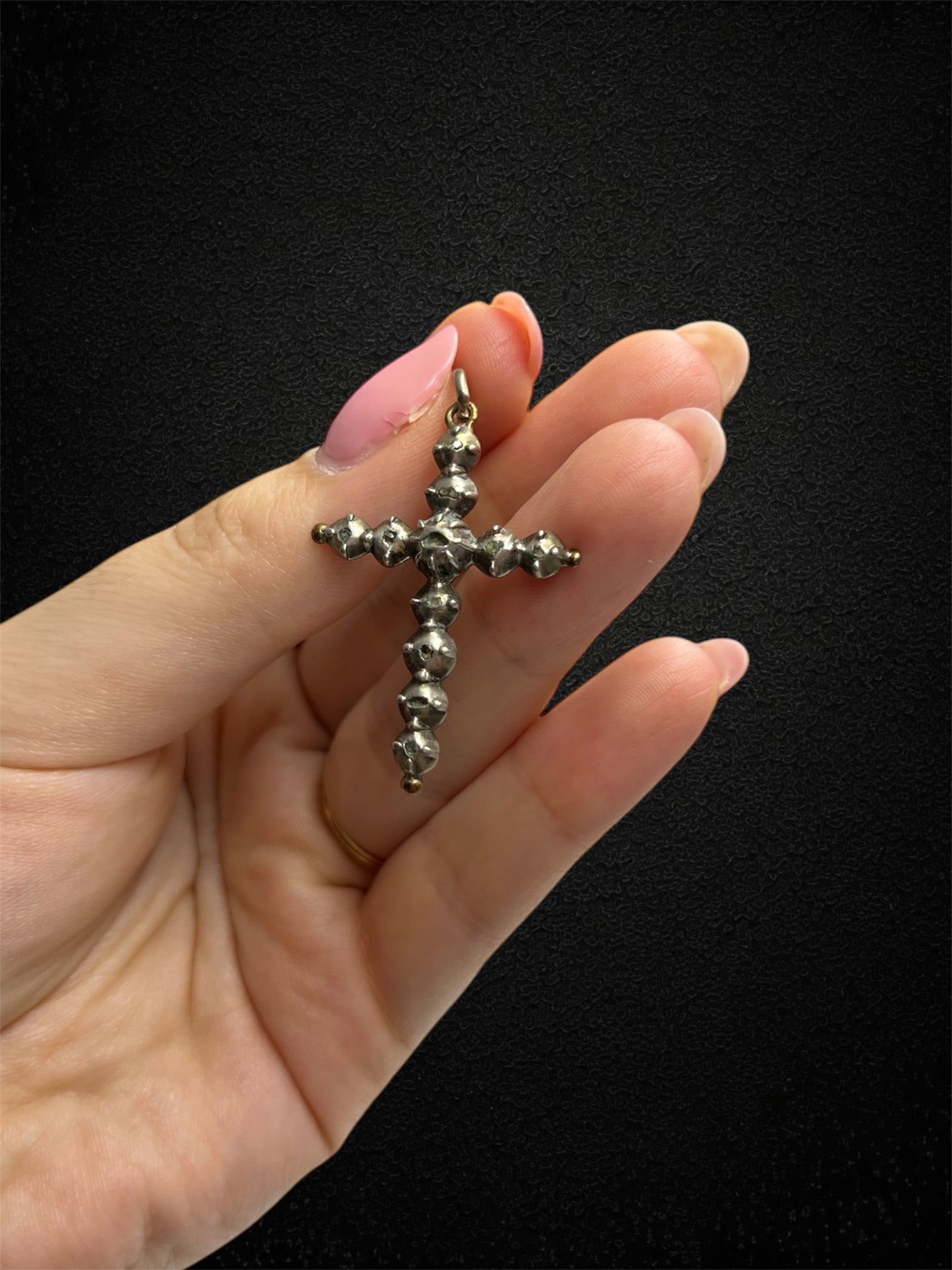 Croce di stile gotico con diamanti taglio a “rosa”, XVIII secolo.