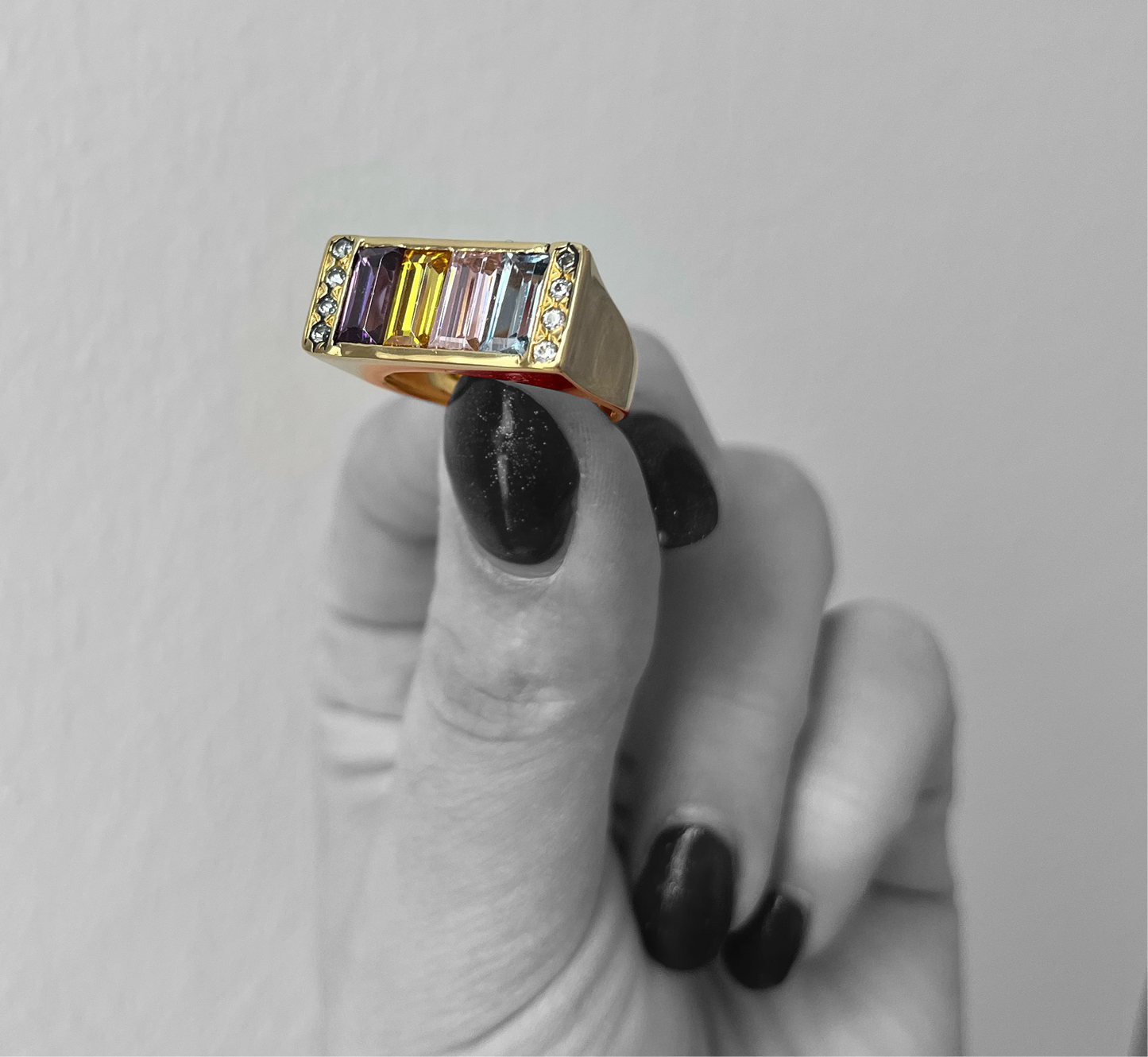 Anello Premier con pietre multicolori