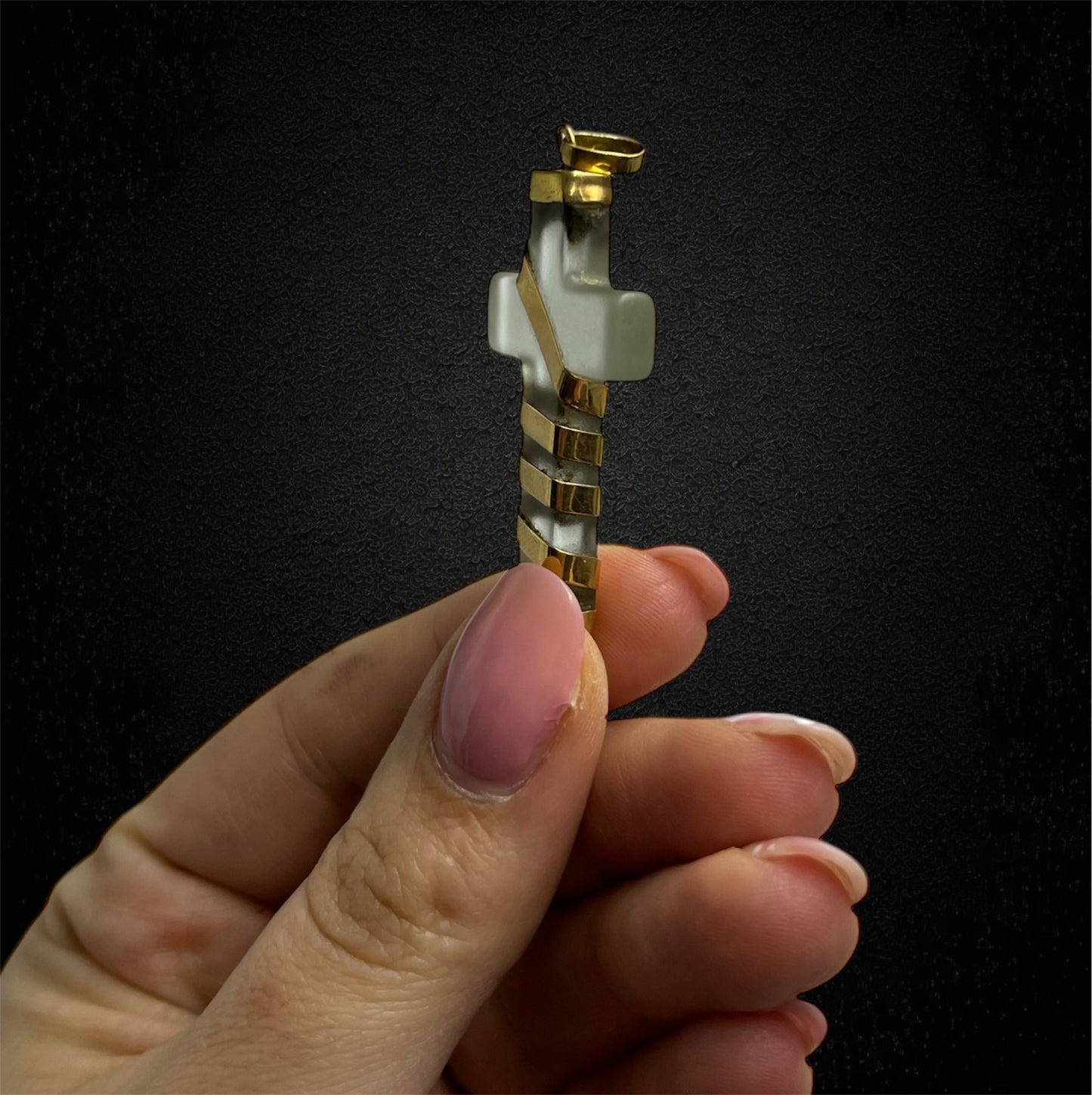 Croce pendente in cristallo di rocca e oro