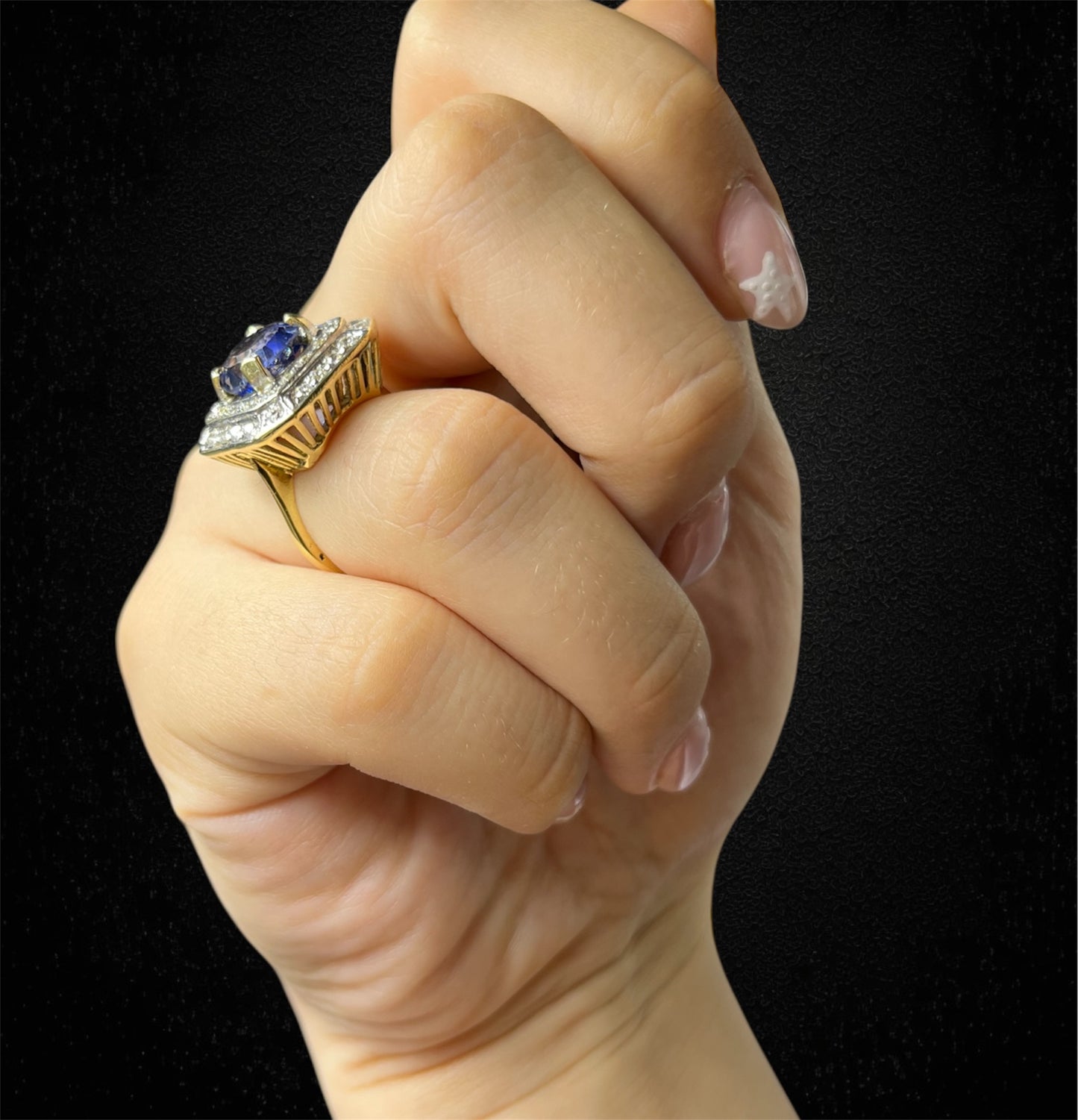 Anello ottagonale a gradini con zaffiro vermeil e diamanti – Italia, anni '80