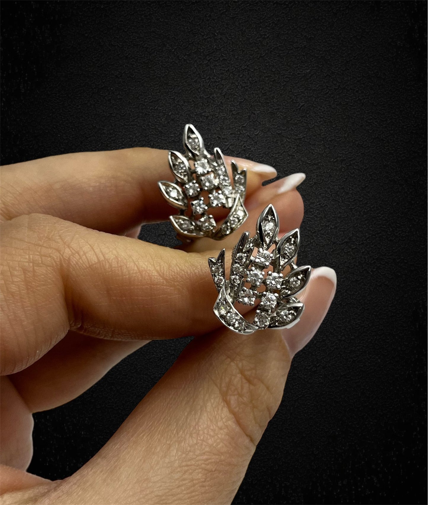 Orecchini con diamanti firmati De Lazzari