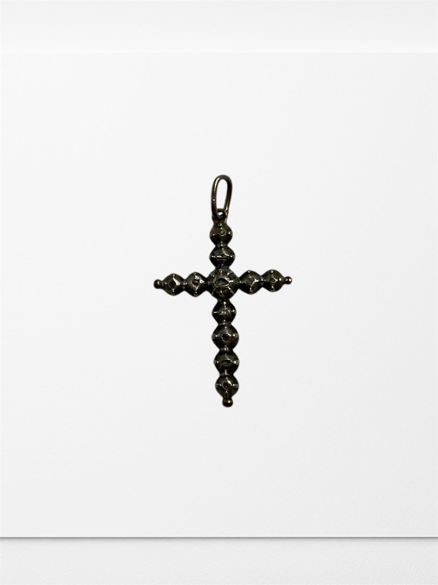 Croce di stile gotico con diamanti taglio a “rosa”, XVIII secolo.