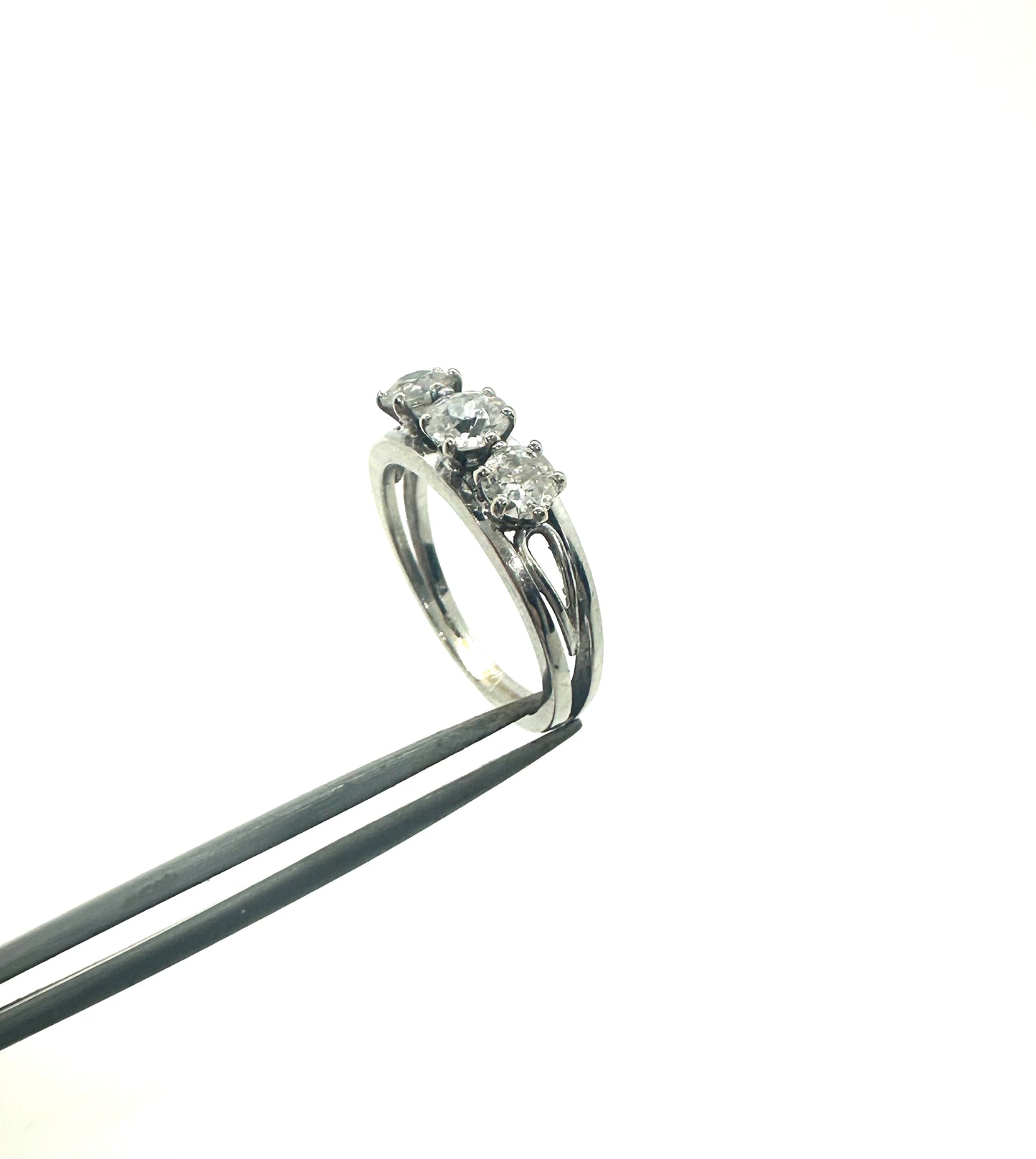 Trilogy in oro bianco con diamanti