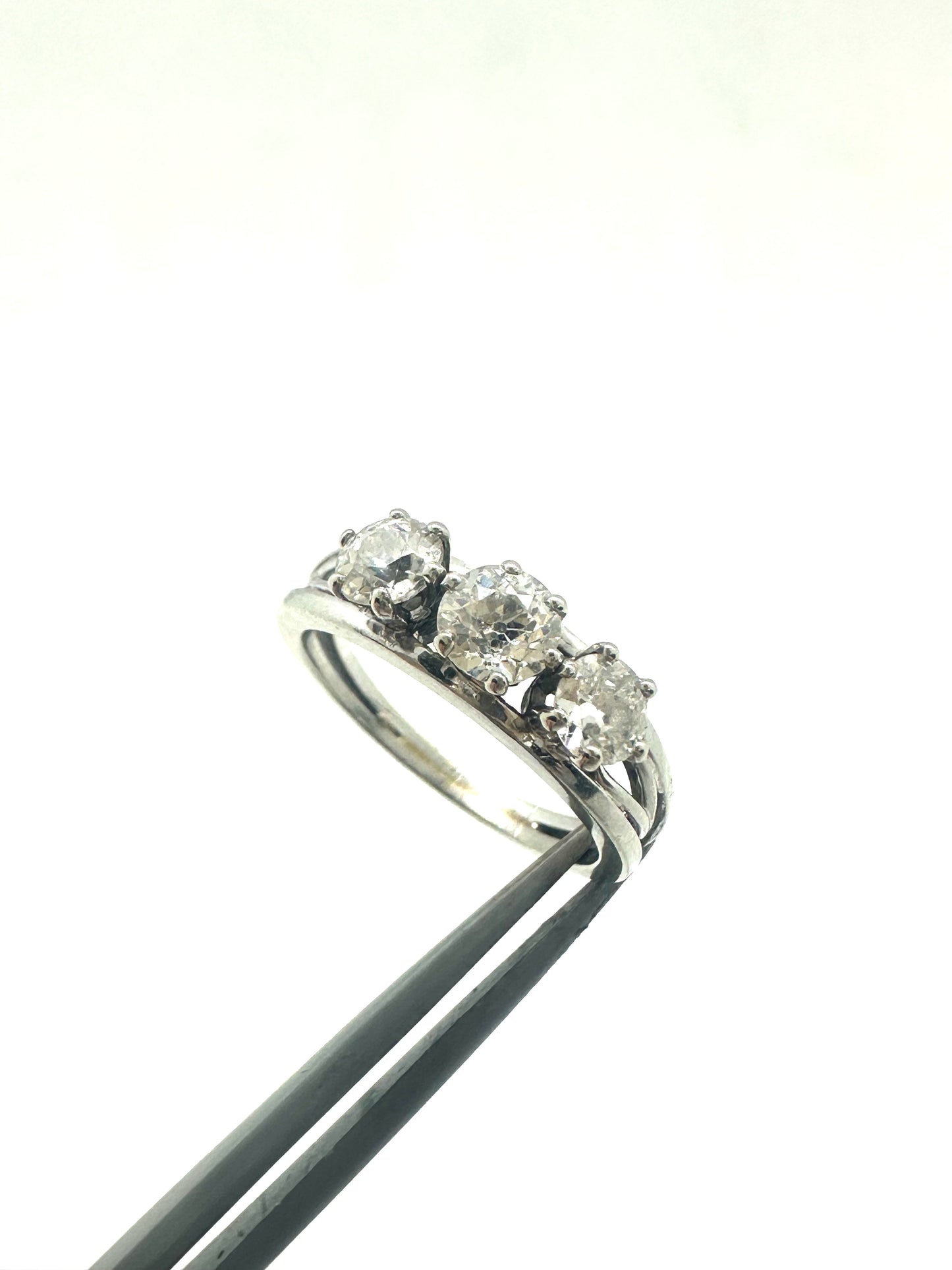 Trilogy in oro bianco con diamanti