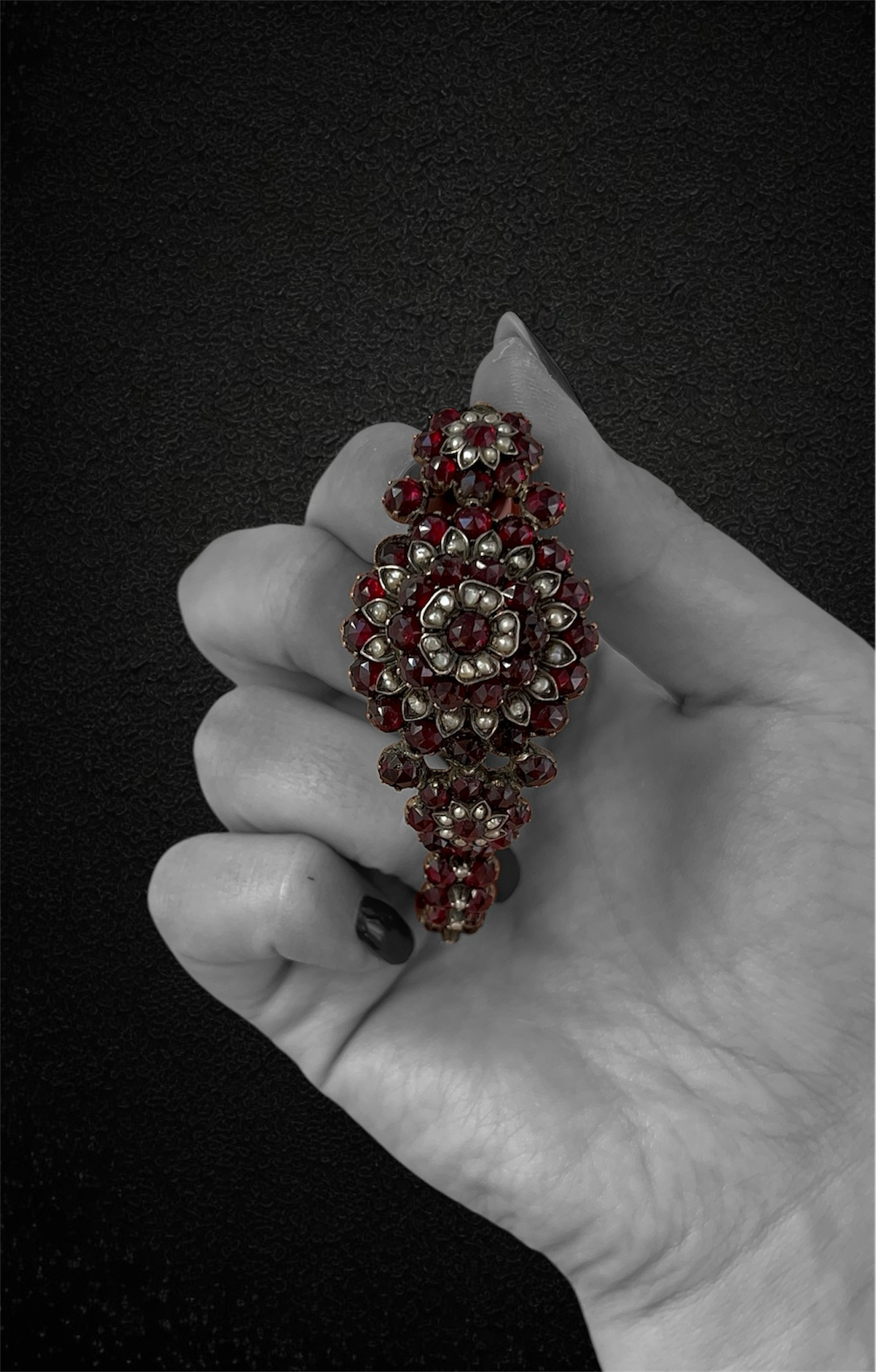 Sontuoso Bracciale Austroungarico con Granati Piropo