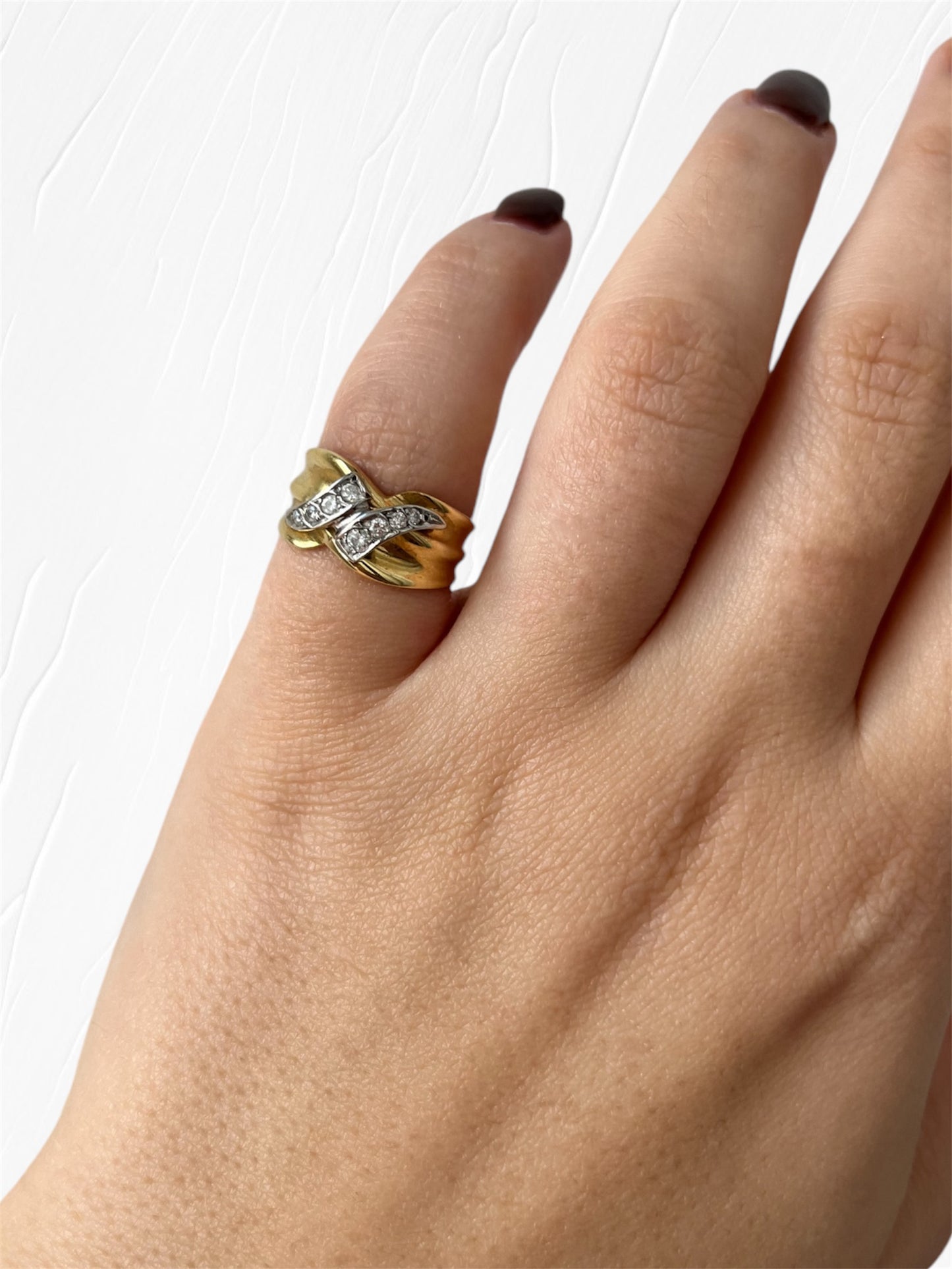 Anello da mignolo italiano, in oro giallo e diamanti