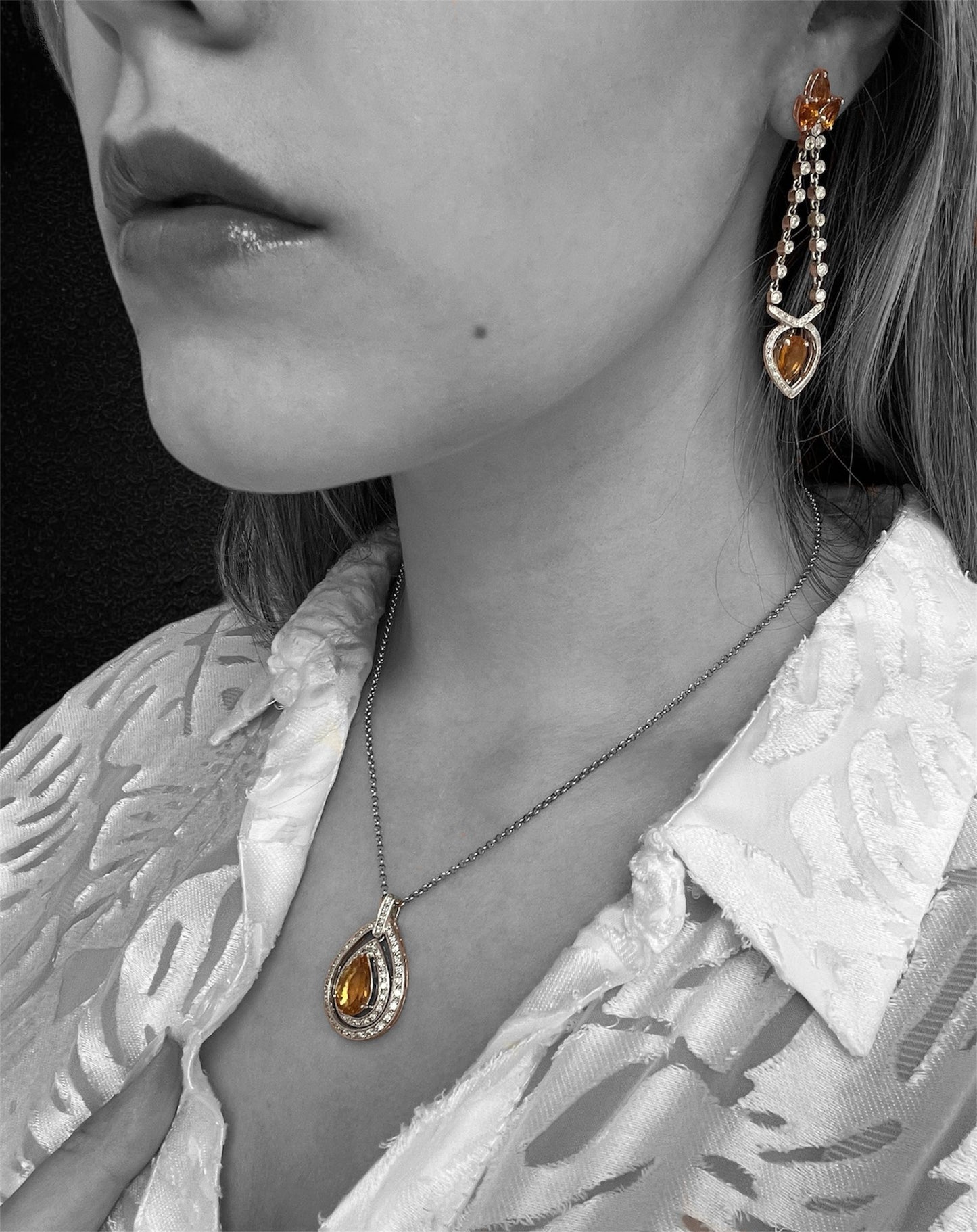 Set moderno collier e orecchini con topazi e diamanti