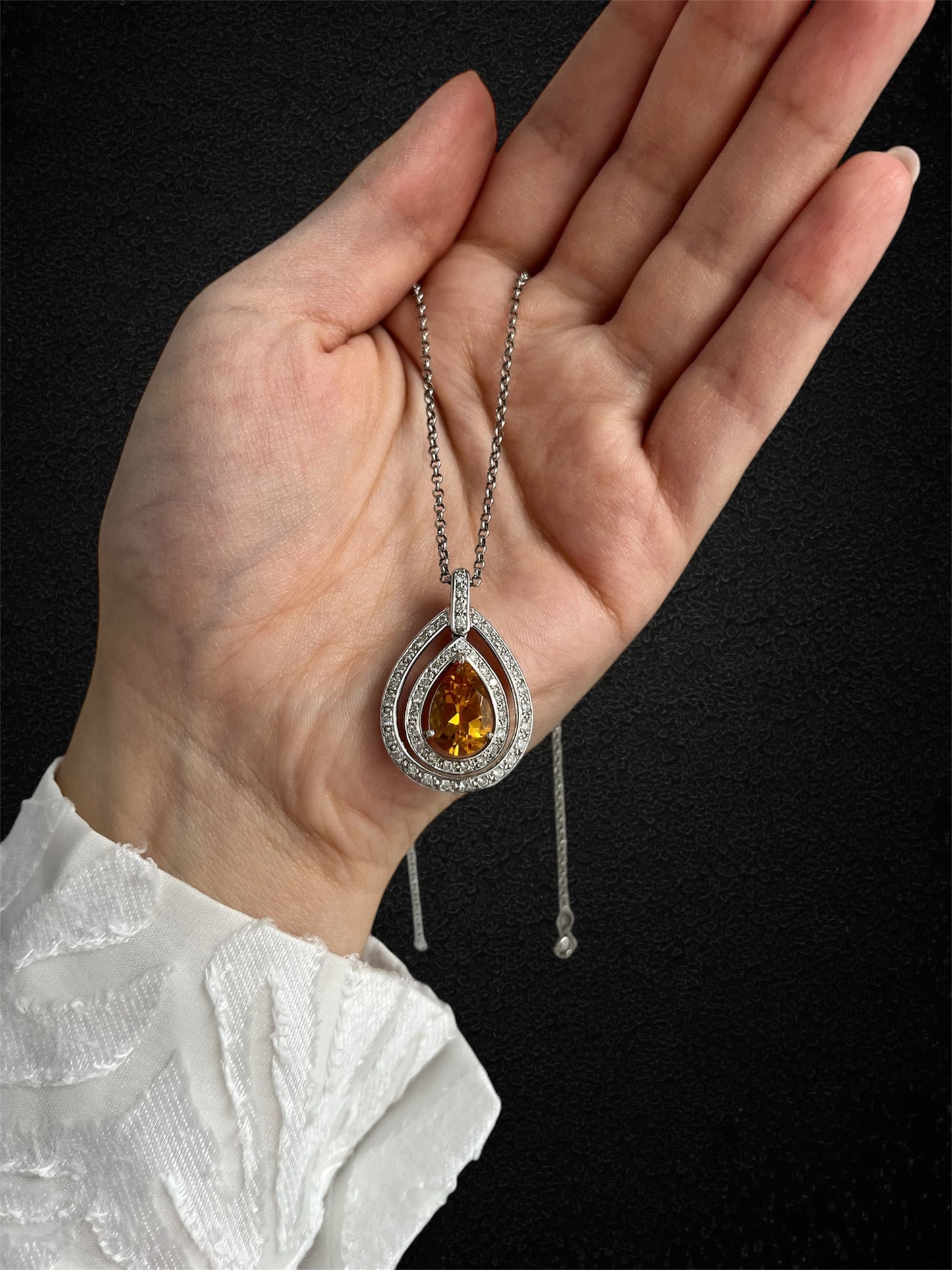 Set moderno collier e orecchini con topazi e diamanti