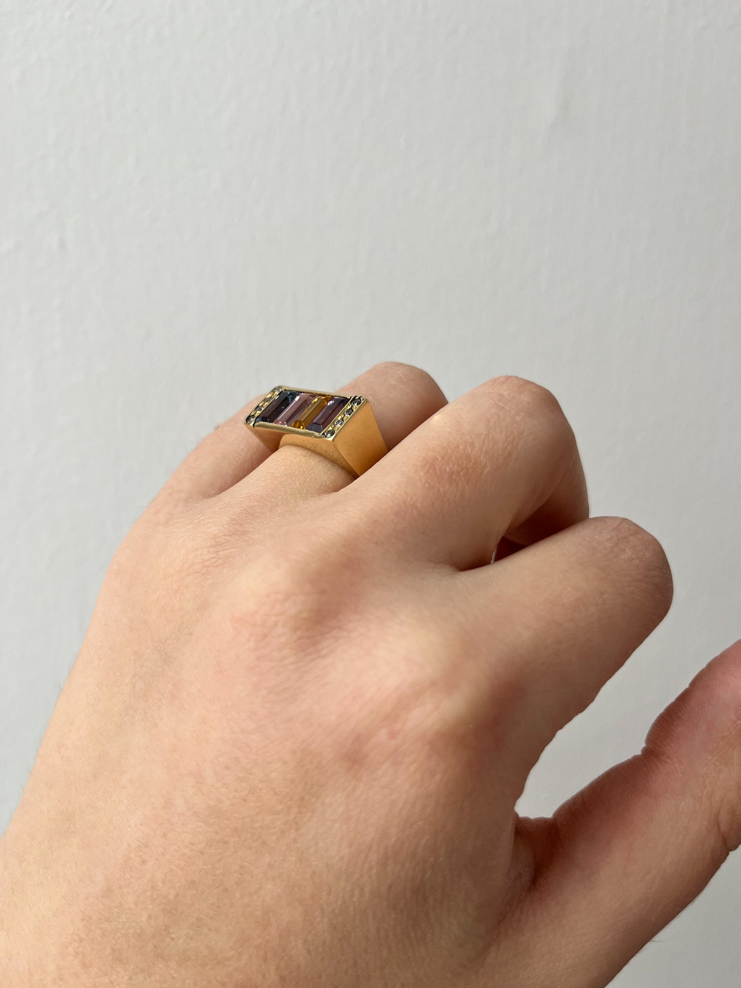 Anello Premier con pietre multicolori