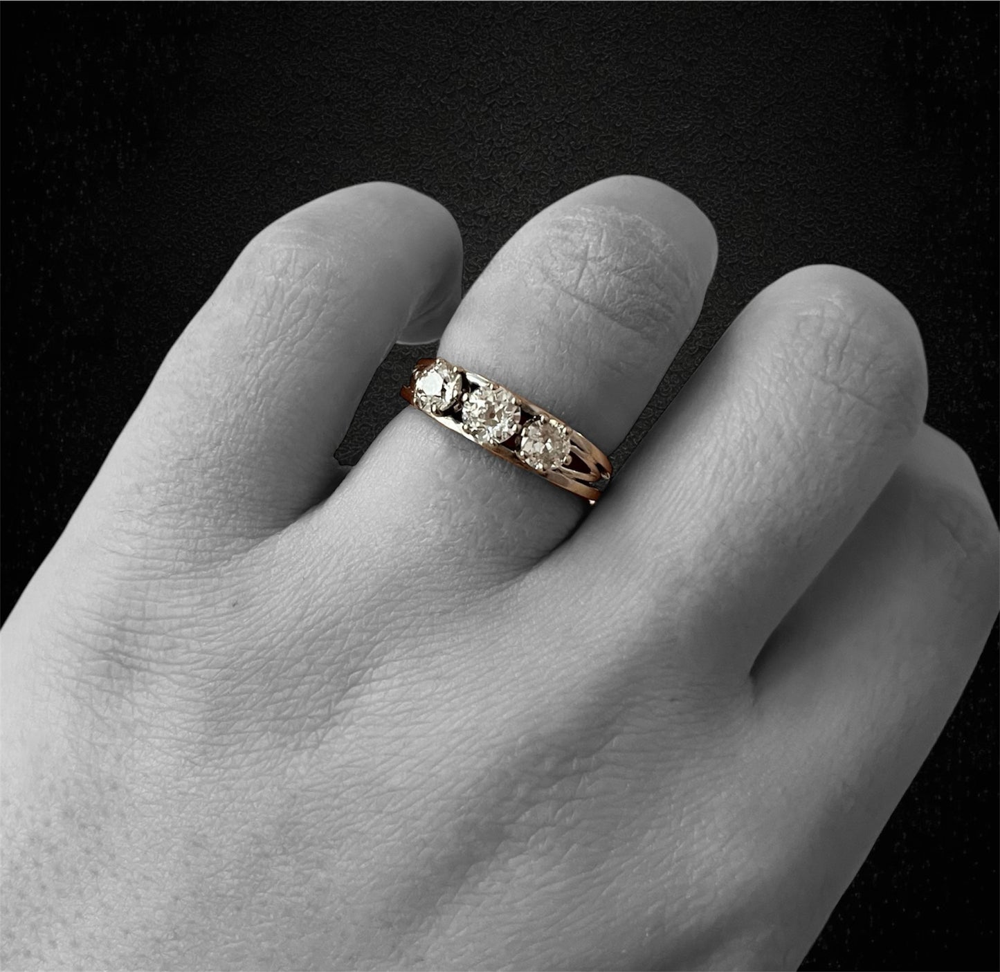 Trilogy in oro bianco con diamanti