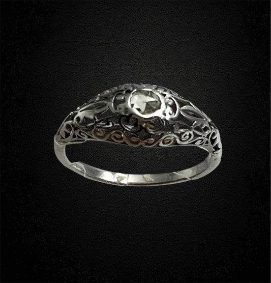 Anello liberty con trama traforata in oro bianco