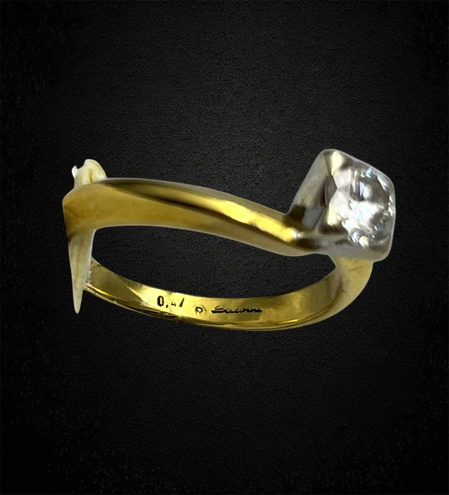 Anello solitario Salvini in oro giallo 18k con diamante da 0,40 ct.