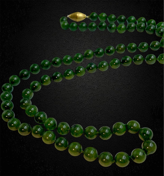 Lunga collana di perle di malachite