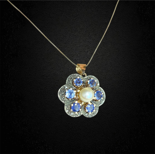 Ciondolo ispirato allo stile ottocentesco, zaffiri, perla e diamanti