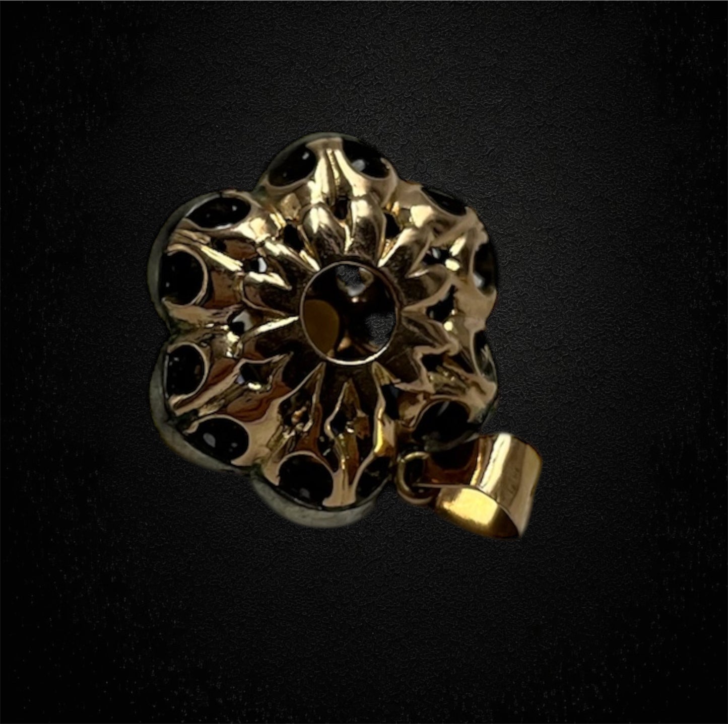 Ciondolo ispirato allo stile ottocentesco, zaffiri, perla e diamanti