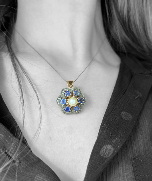 Ciondolo ispirato allo stile ottocentesco, zaffiri, perla e diamanti