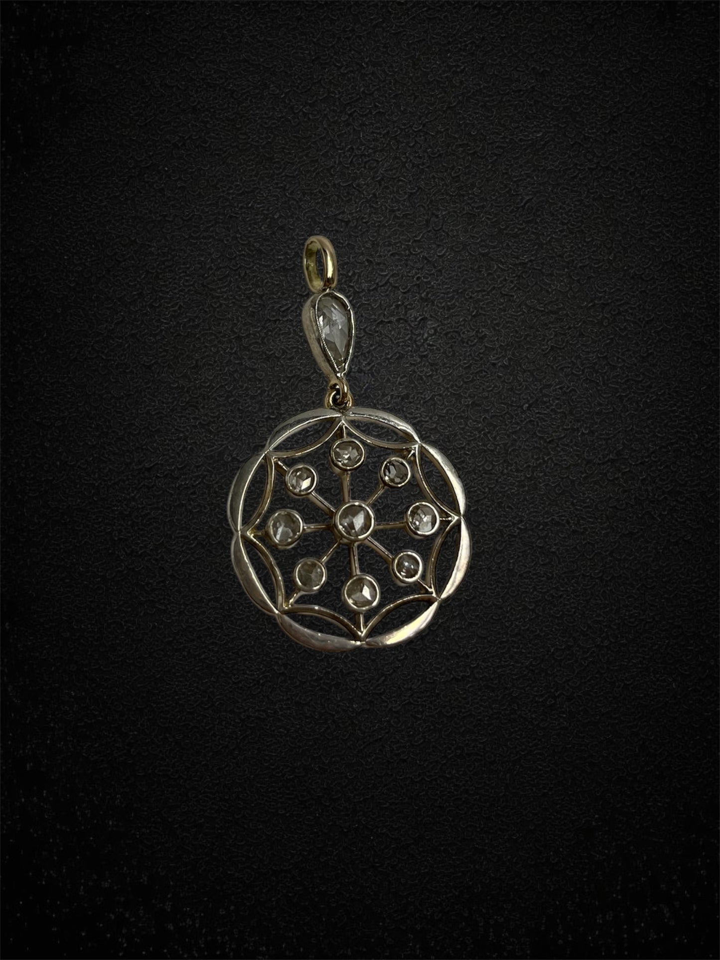 Raro pendente circolare, con diamanti, fine XIX secolo