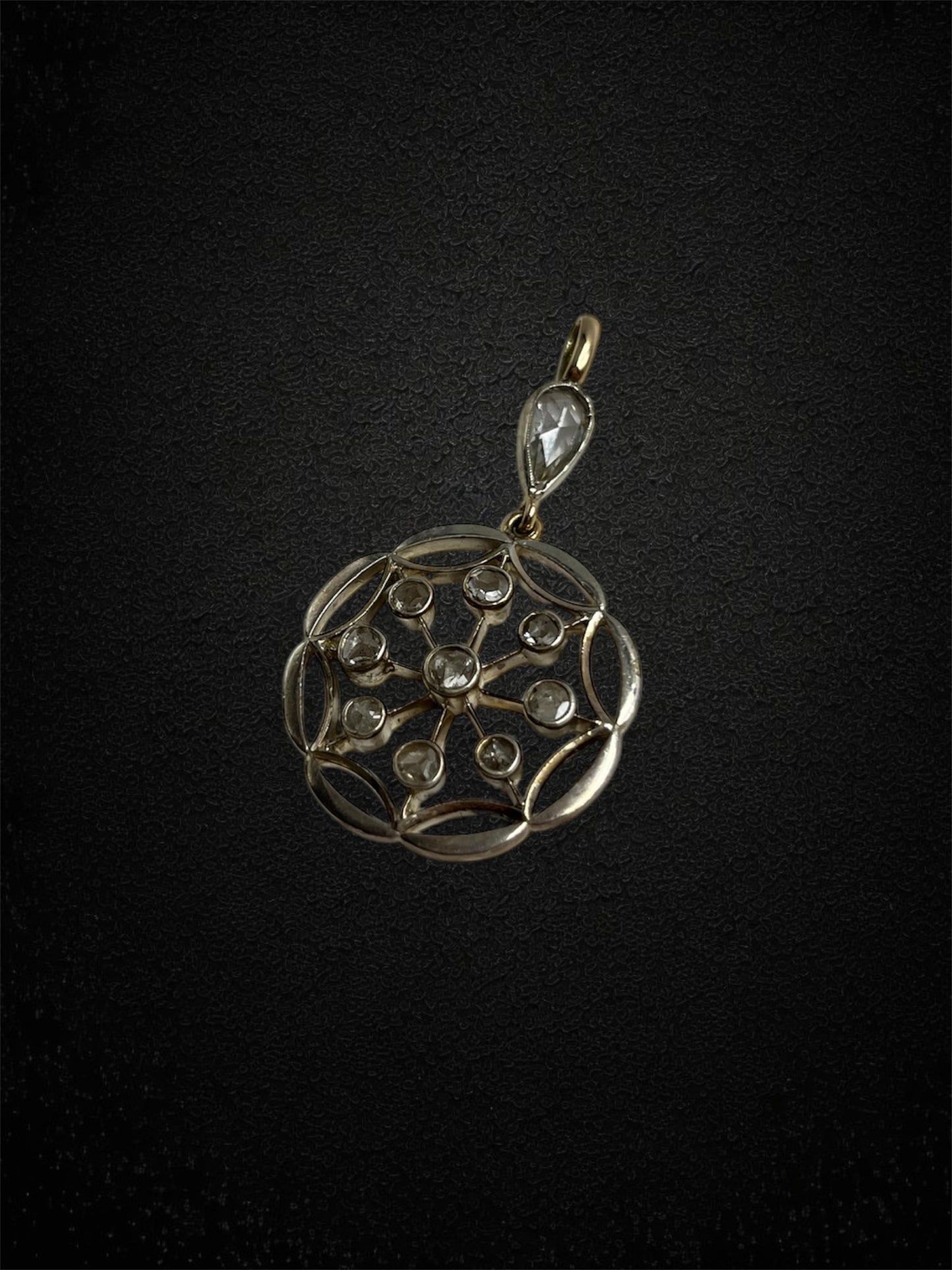 Raro pendente circolare, con diamanti, fine XIX secolo