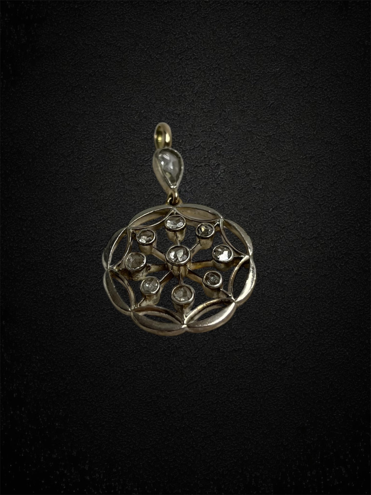 Raro pendente circolare, con diamanti, fine XIX secolo