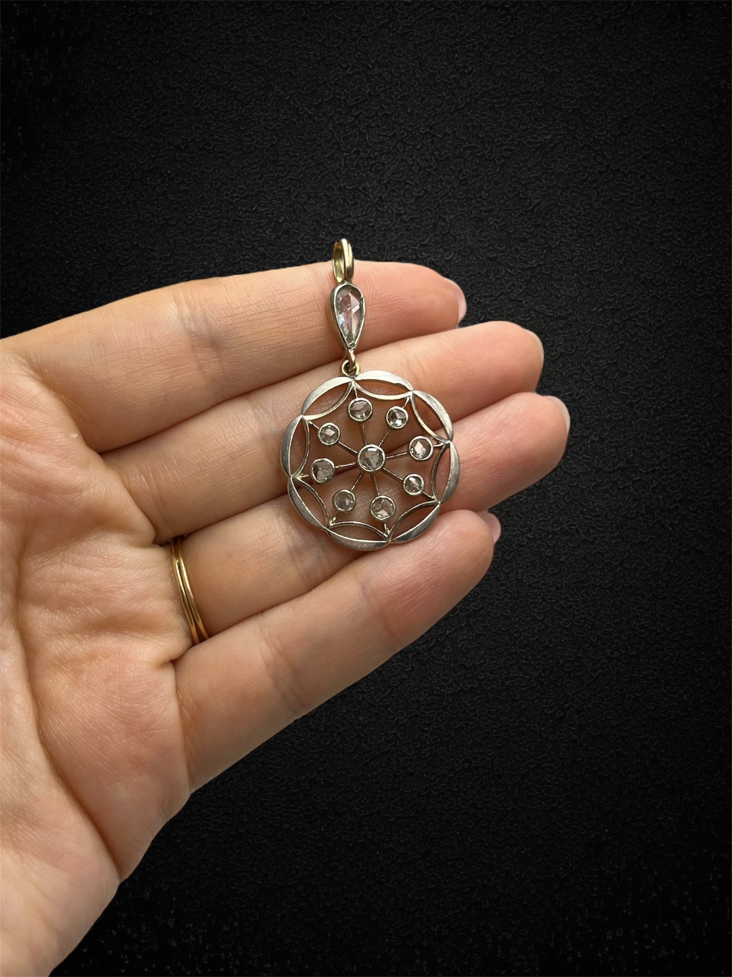 Raro pendente circolare, con diamanti, fine XIX secolo