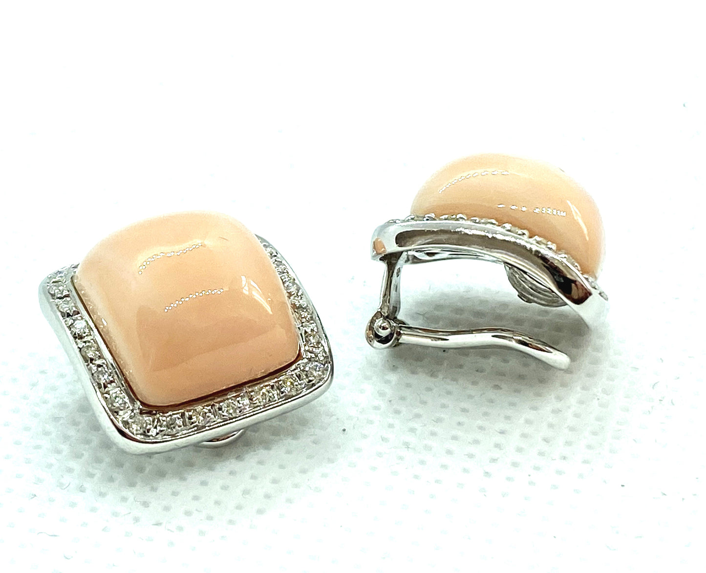 Raffinati orecchini italiani in corallo e diamanti