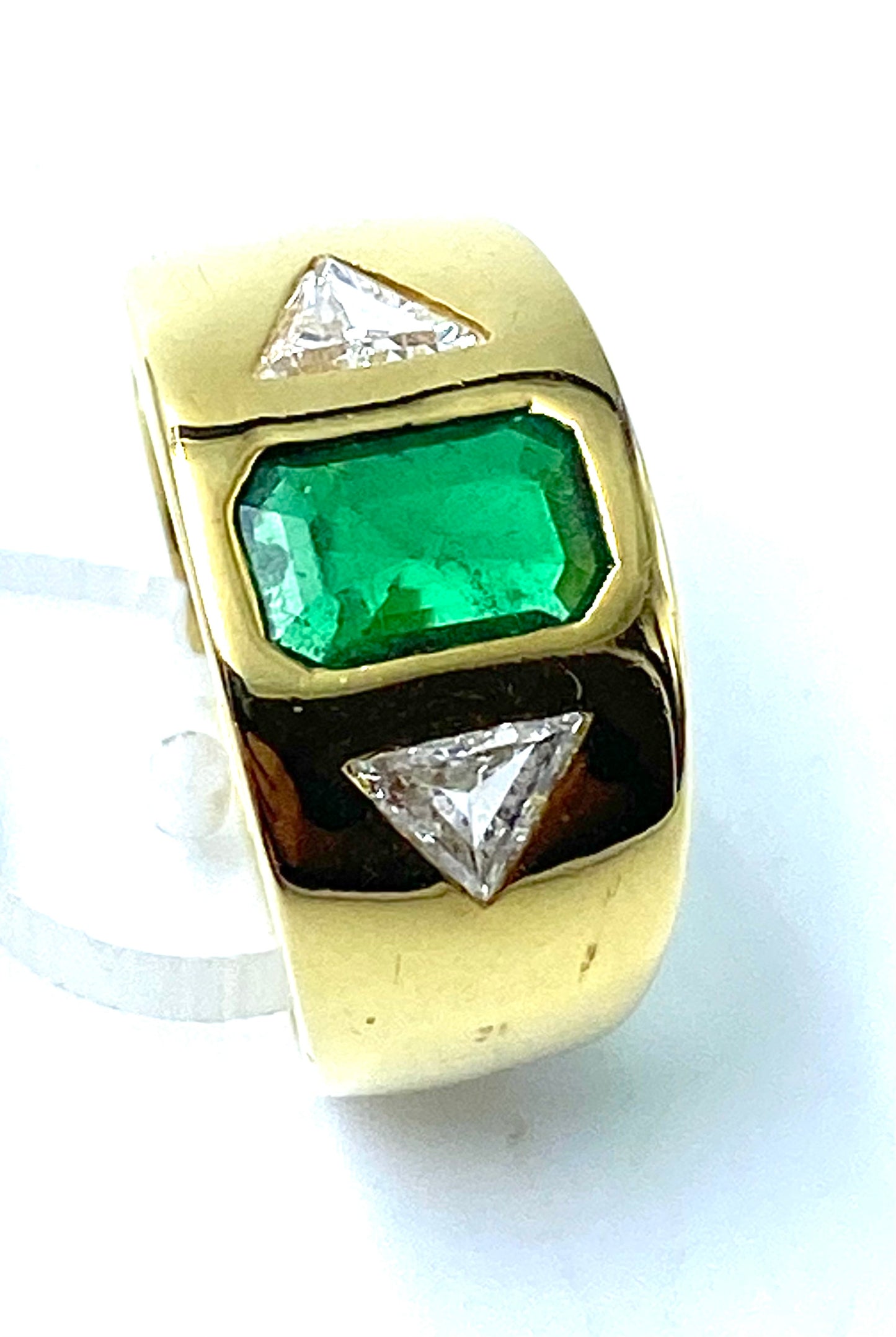 Fascione bombato con smeraldo e diamanti